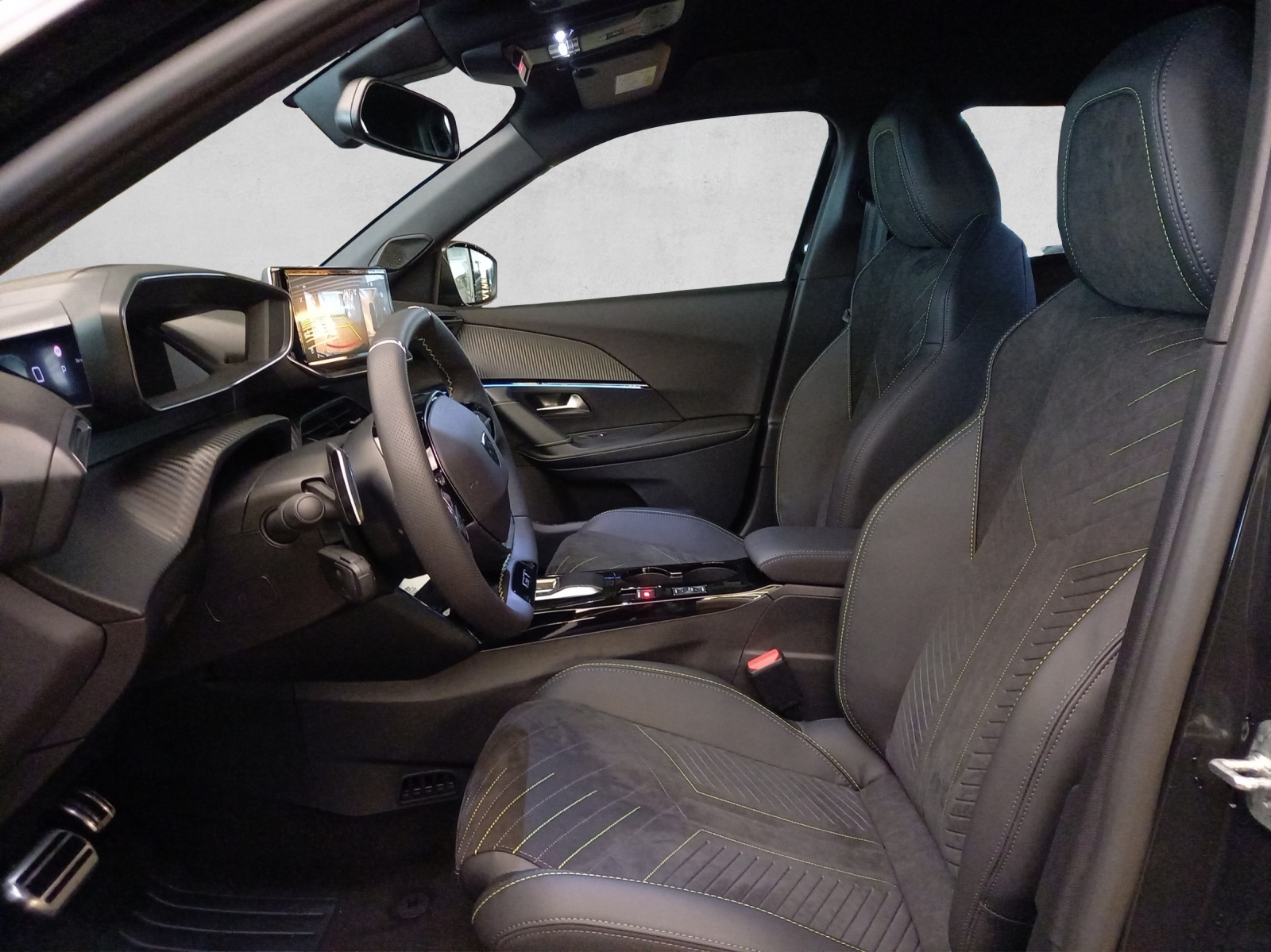 PEUGEOT 2008 1.2 Hybrid GT-image-14
