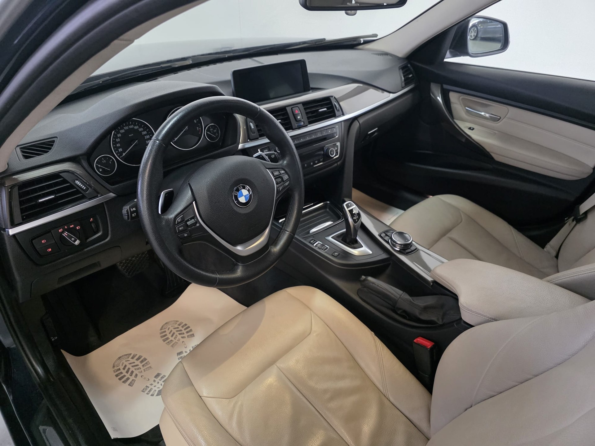 BMW 328i xDrive Touring Modern Line Steptronic-image-12