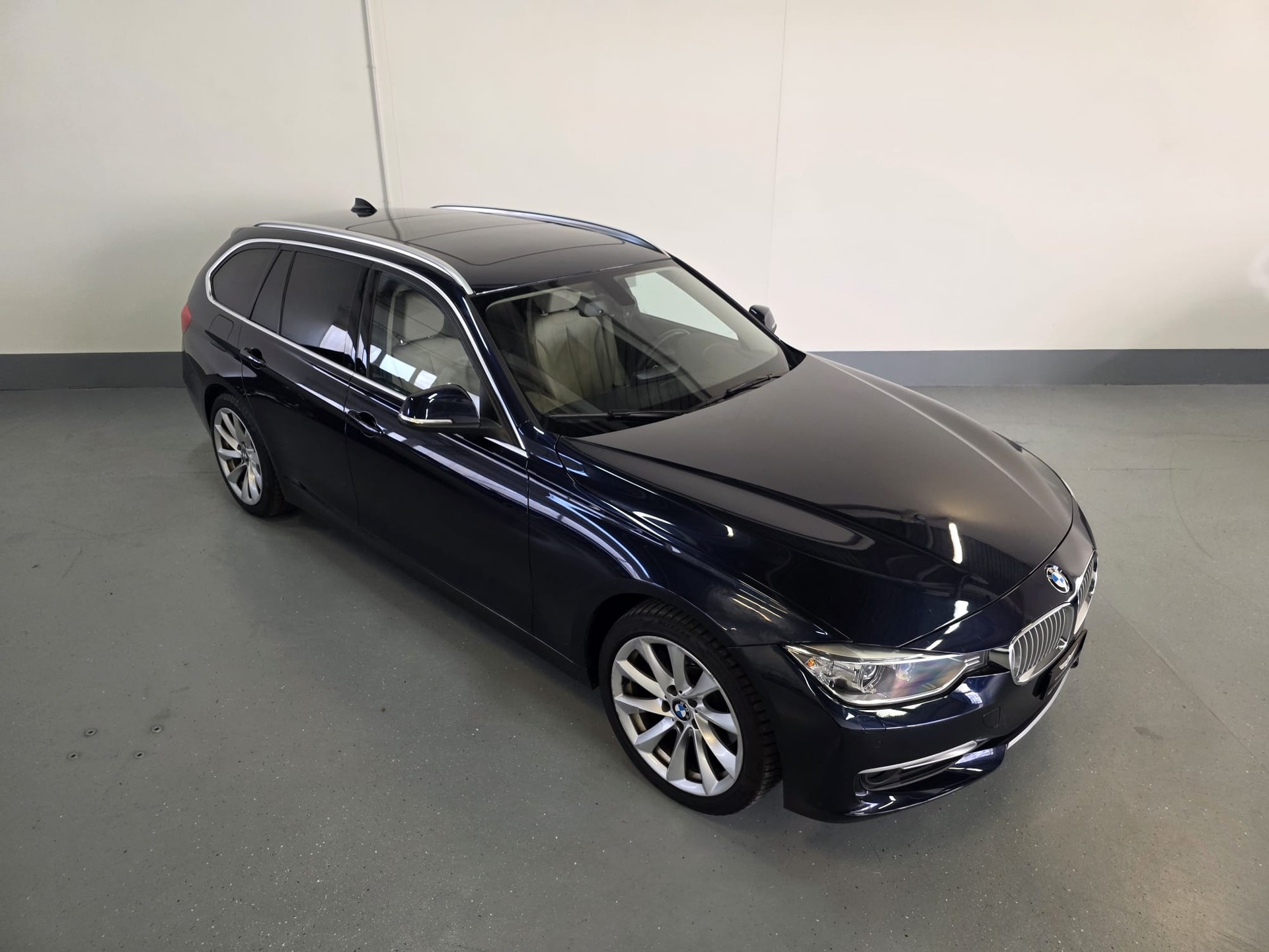 BMW 328i xDrive Touring Modern Line Steptronic