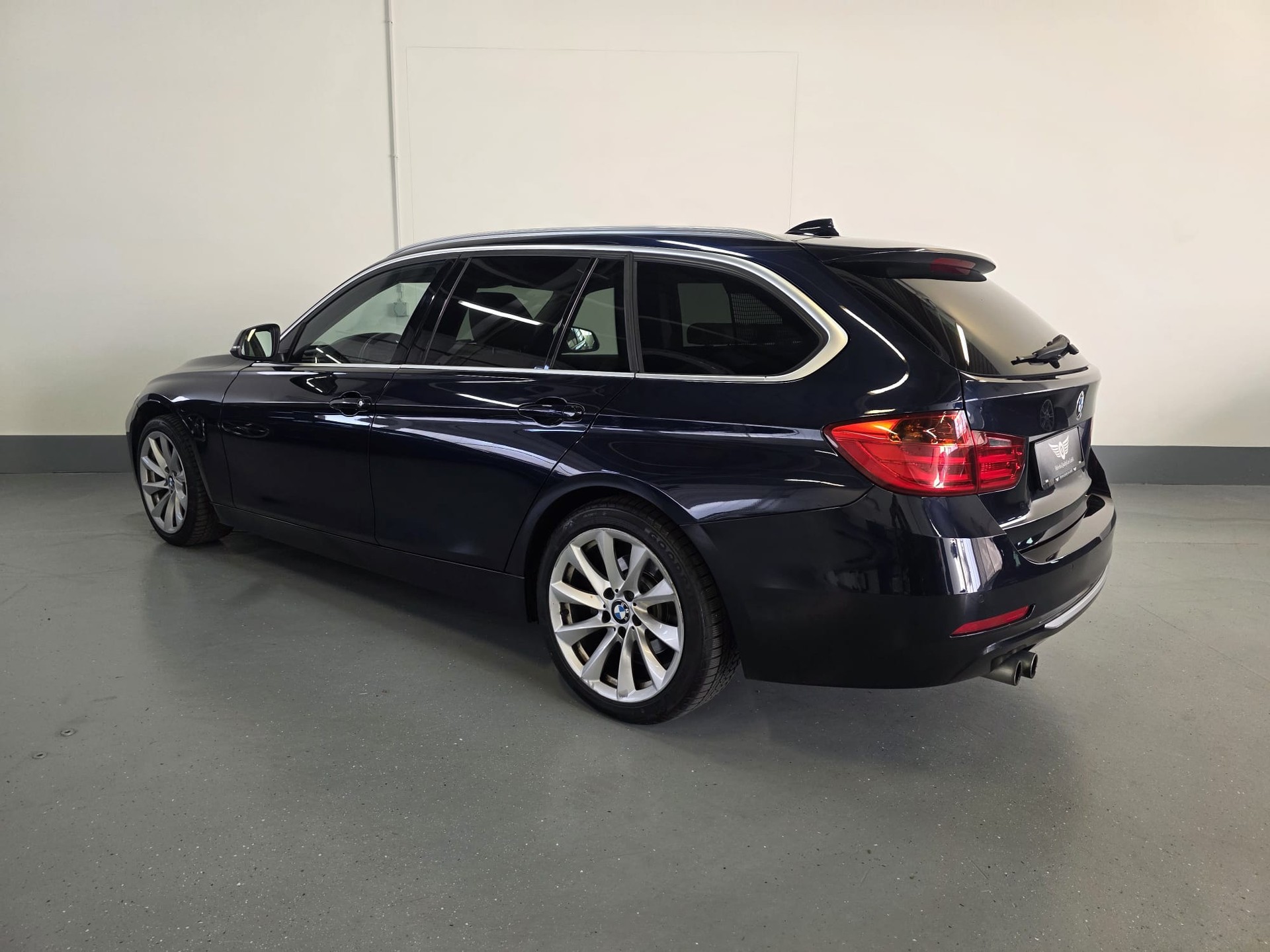 BMW 328i xDrive Touring Modern Line Steptronic-image-9