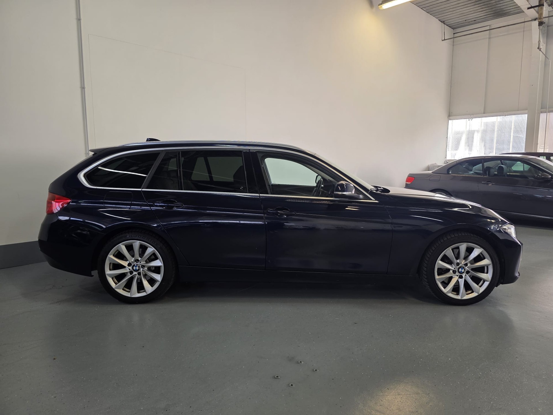 BMW 328i xDrive Touring Modern Line Steptronic-image-6