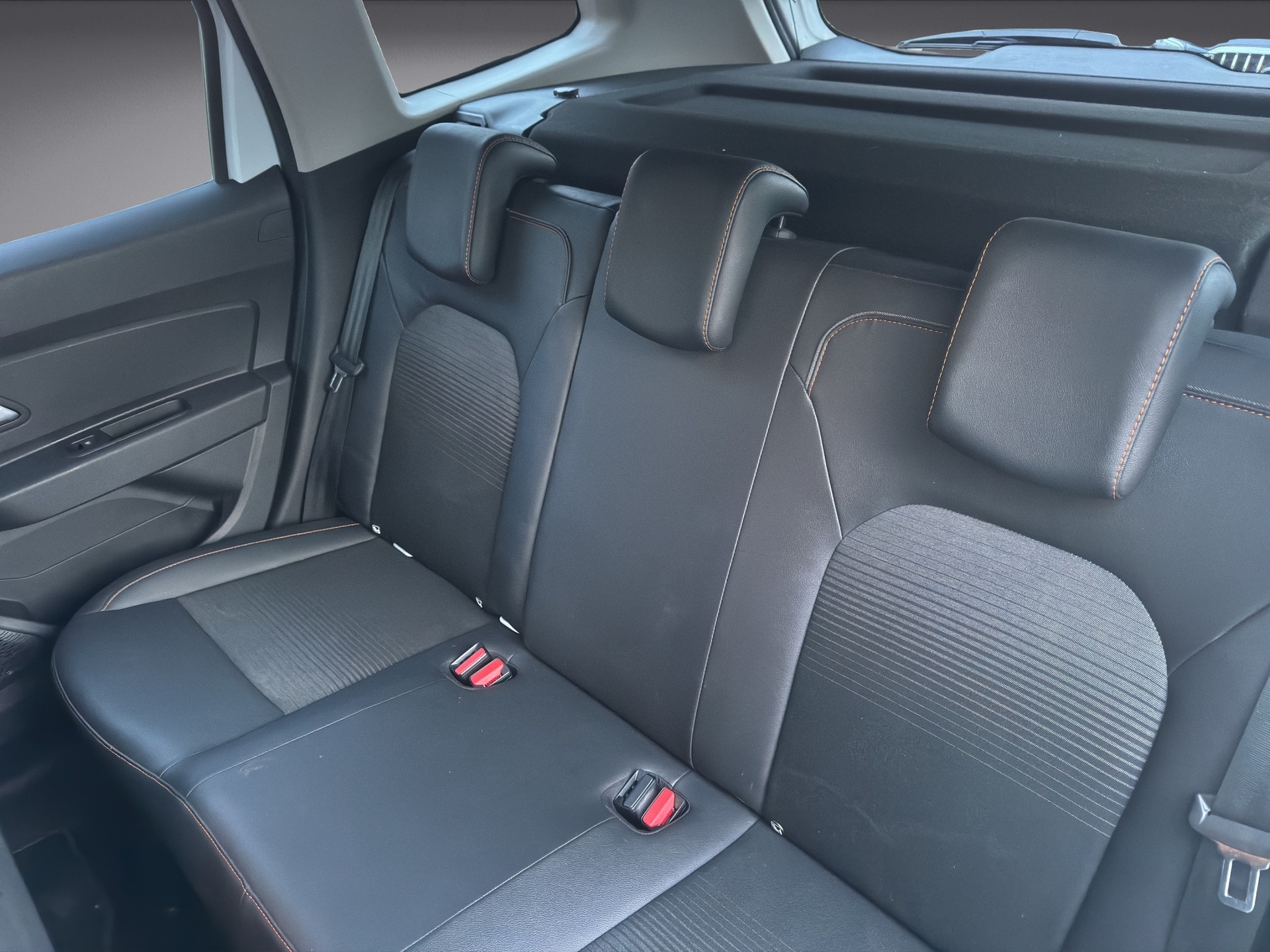 DACIA Duster 1.3 TCe 150 Extreme EDC-image-15