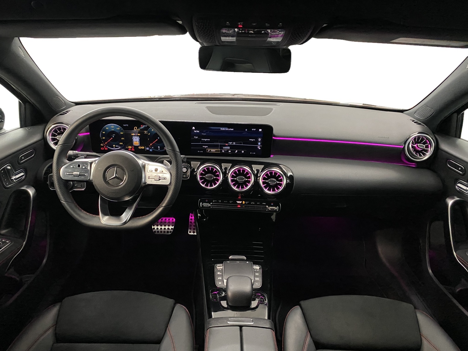 MERCEDES-BENZ A 180 Night Star AMG Line-image-8