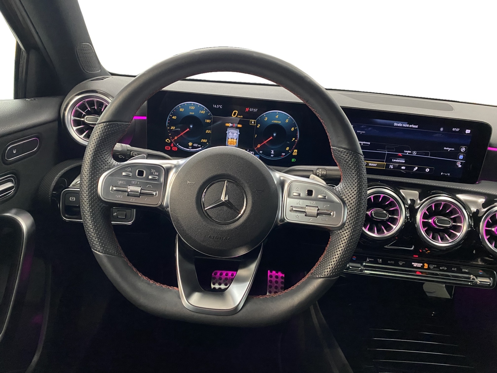 MERCEDES-BENZ A 180 Night Star AMG Line-image-11