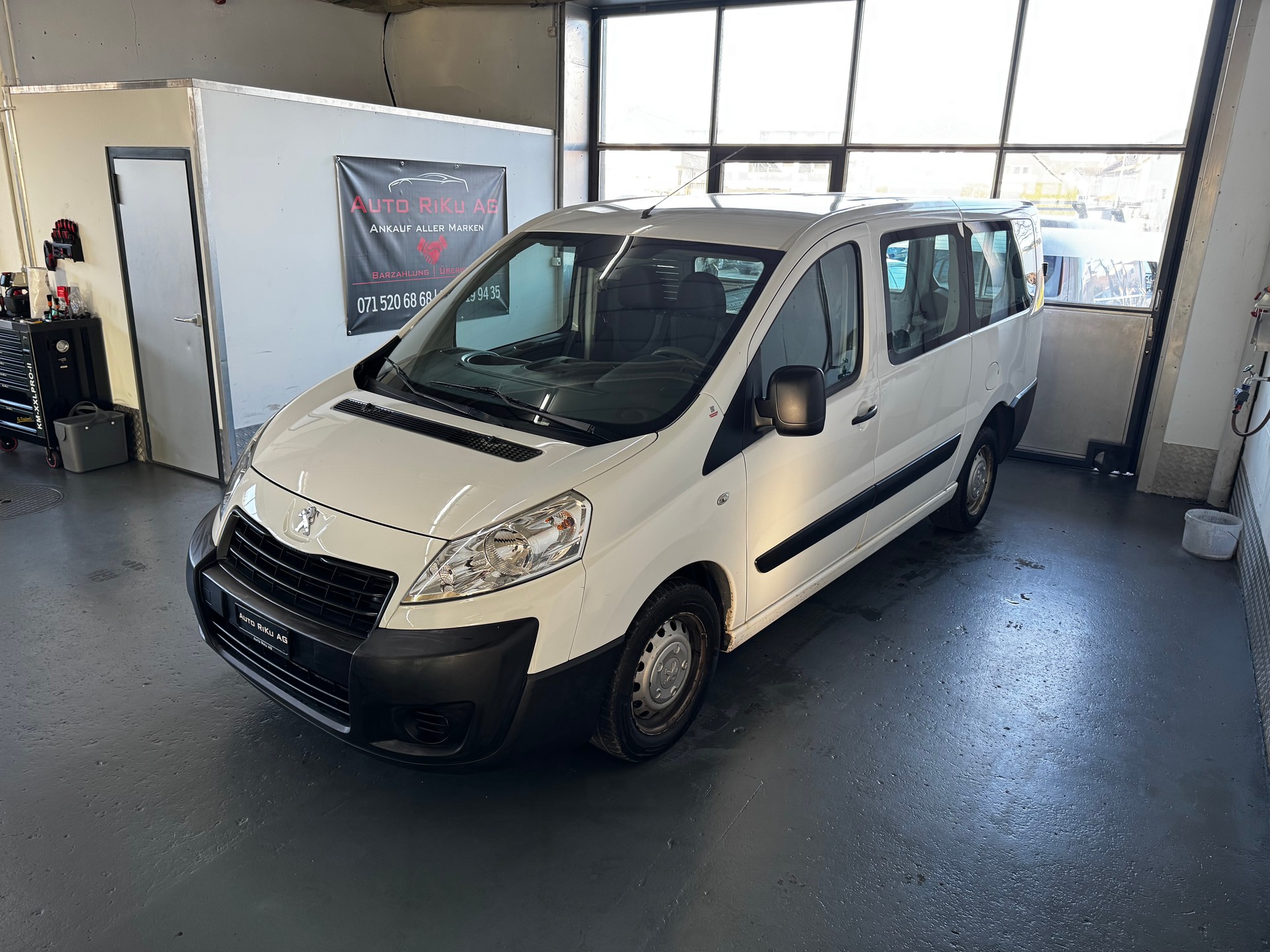 PEUGEOT Expert 2.0 HDi 229 L2H1-image-4
