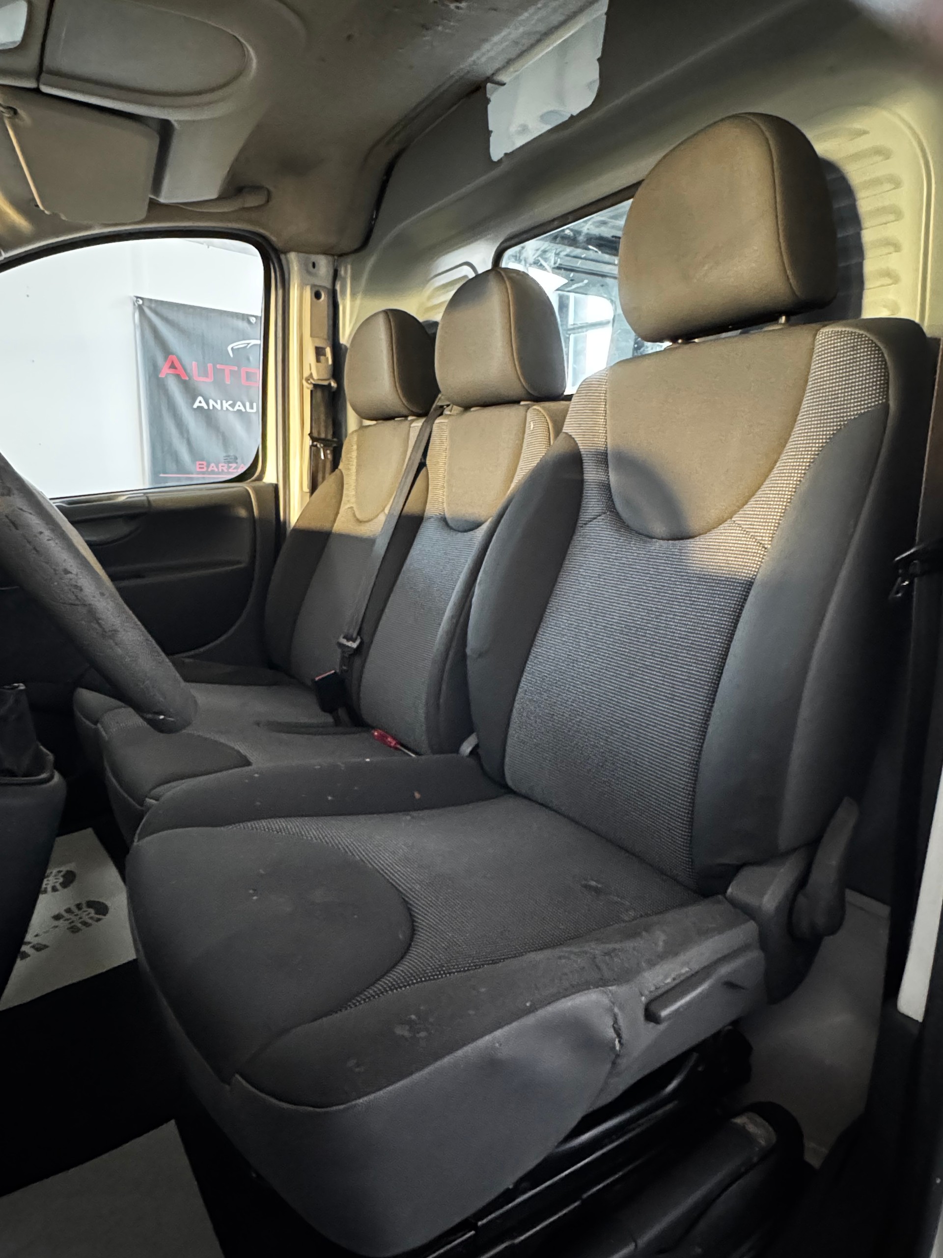 PEUGEOT Expert 2.0 HDi 229 L2H1-image-17