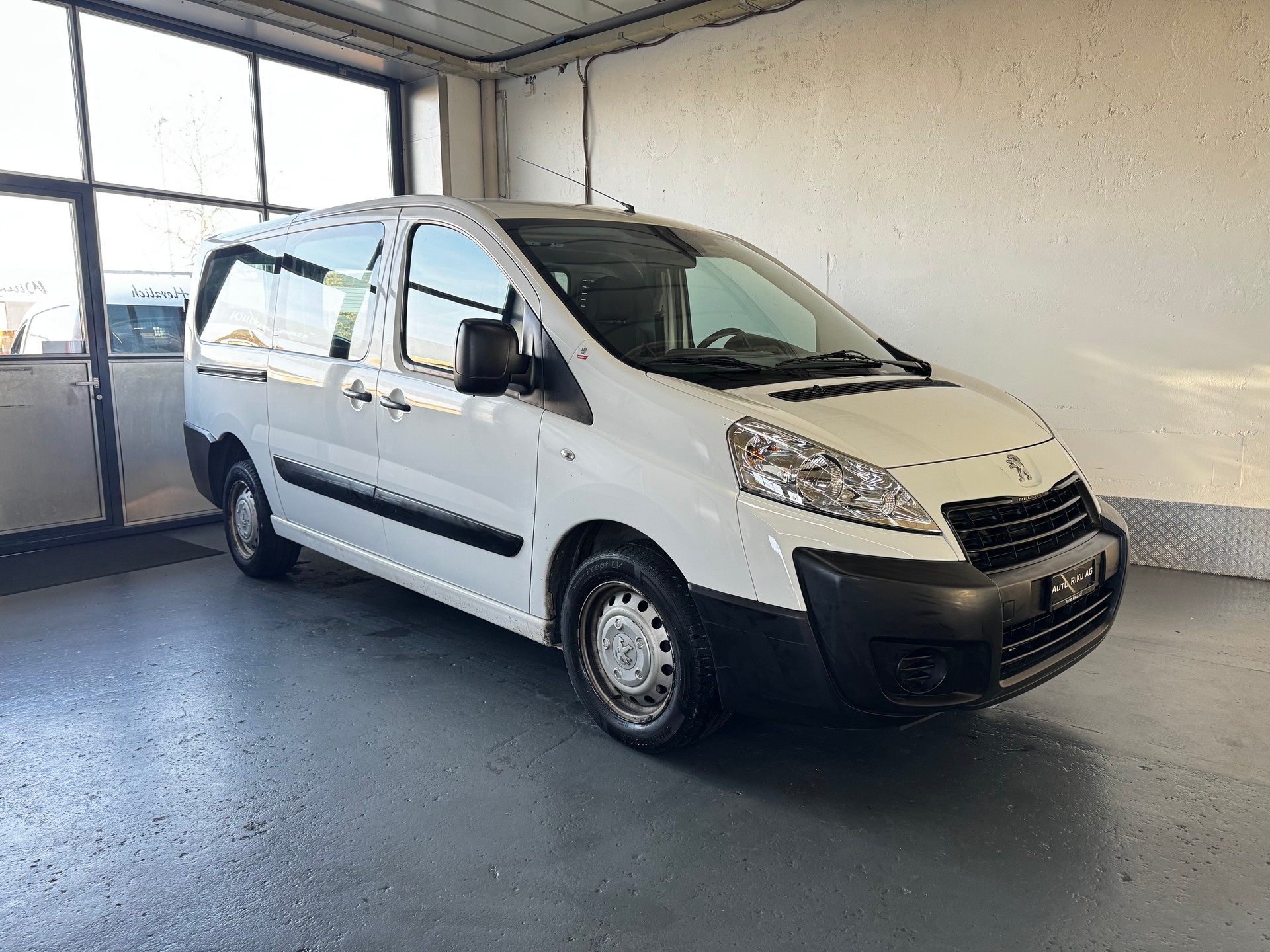 PEUGEOT Expert 2.0 HDi 229 L2H1-image-1