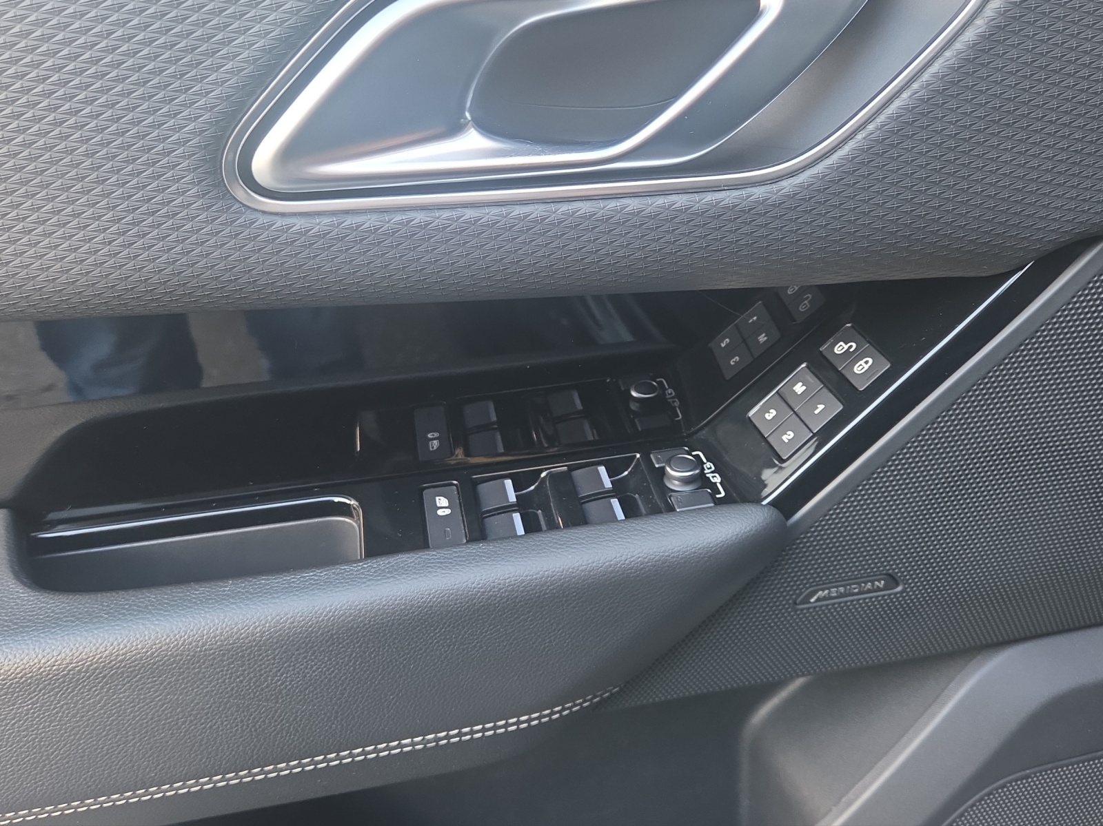 LAND ROVER Range Rover Velar R-Dynamic D 300 HSE Automatic-image-14