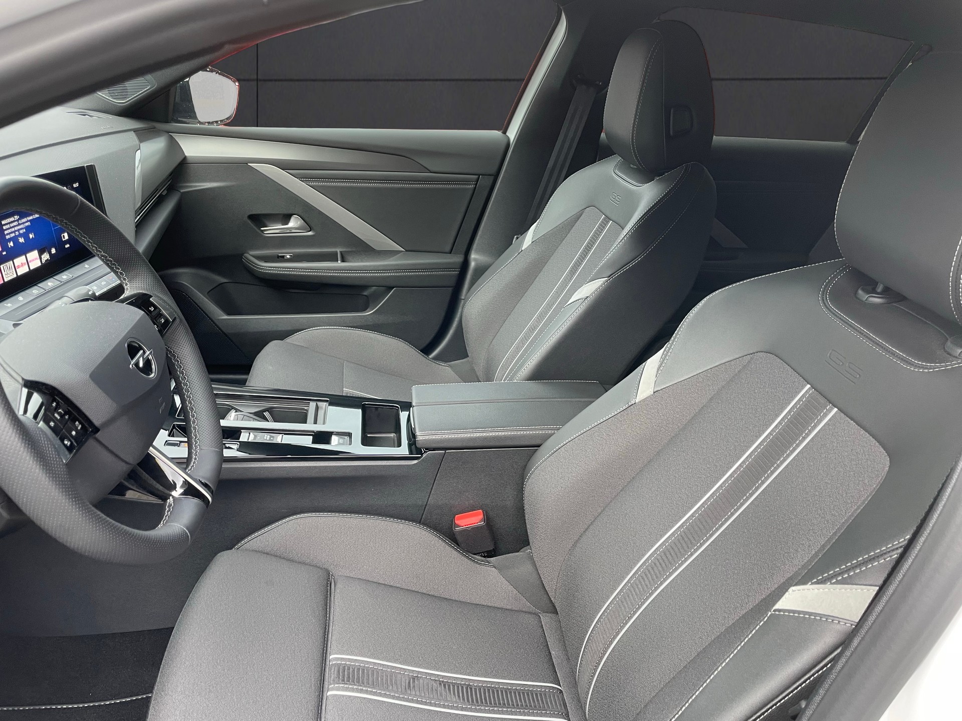 OPEL Astra Sports Tourer 1.5 d GS A-image-4