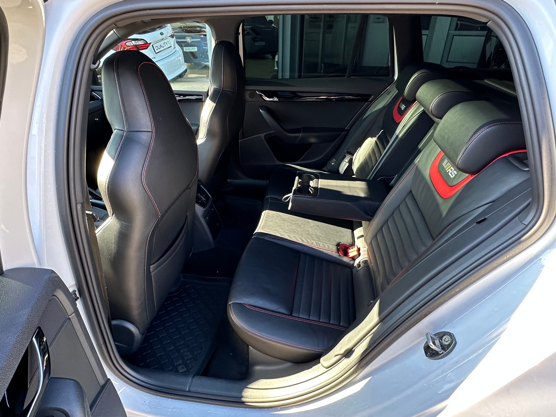 SKODA Octavia Combi 2.0 TSI RS 230 DSG-image-9