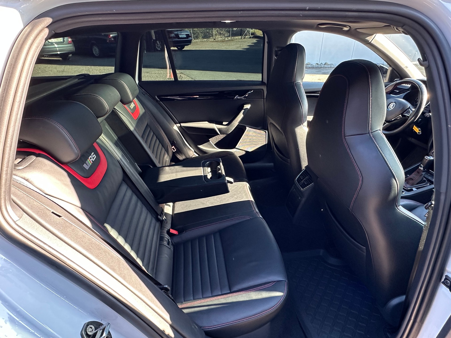 SKODA Octavia Combi 2.0 TSI RS 230 DSG-image-17