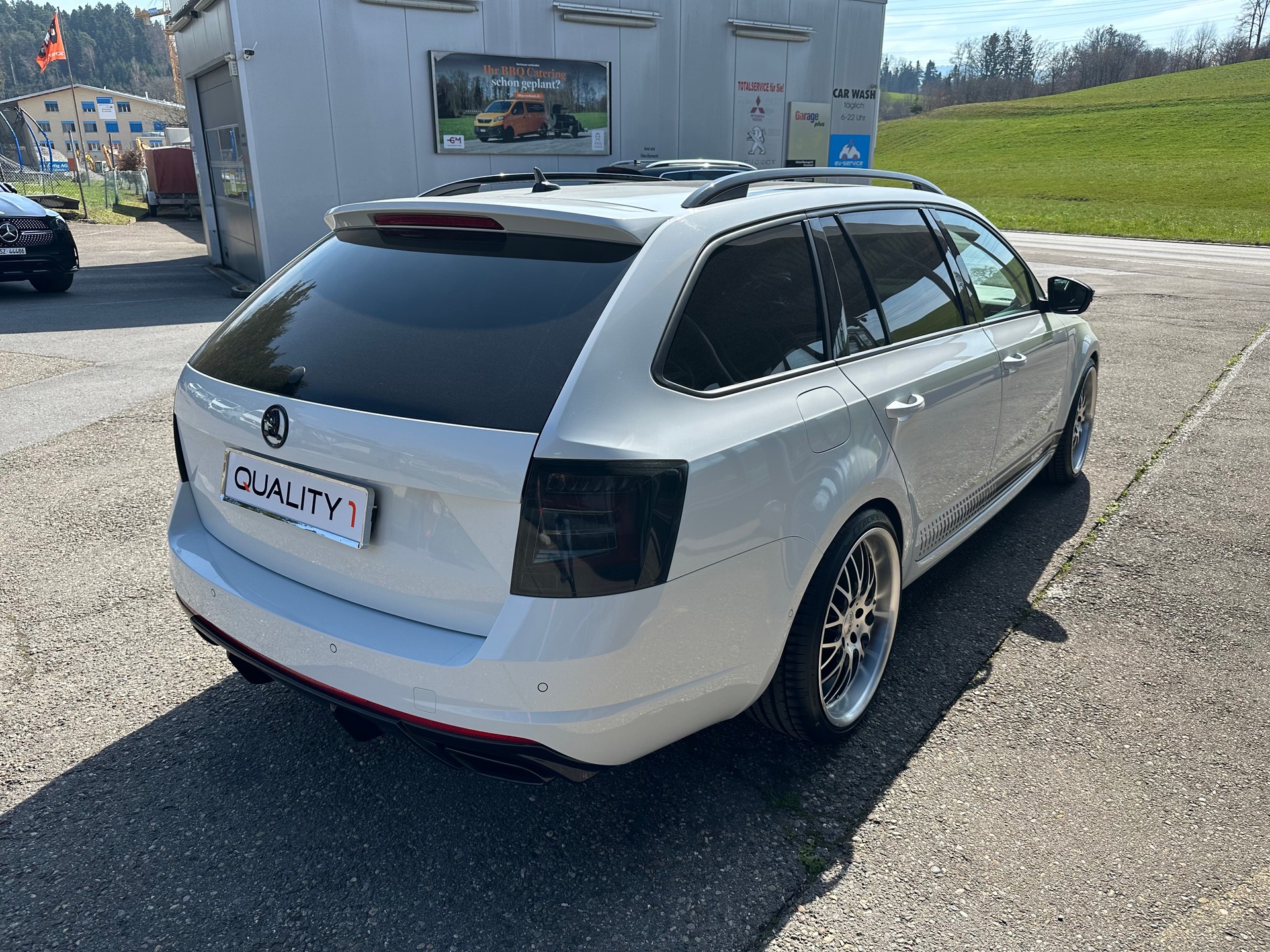 SKODA Octavia Combi 2.0 TSI RS 230 DSG-image-18