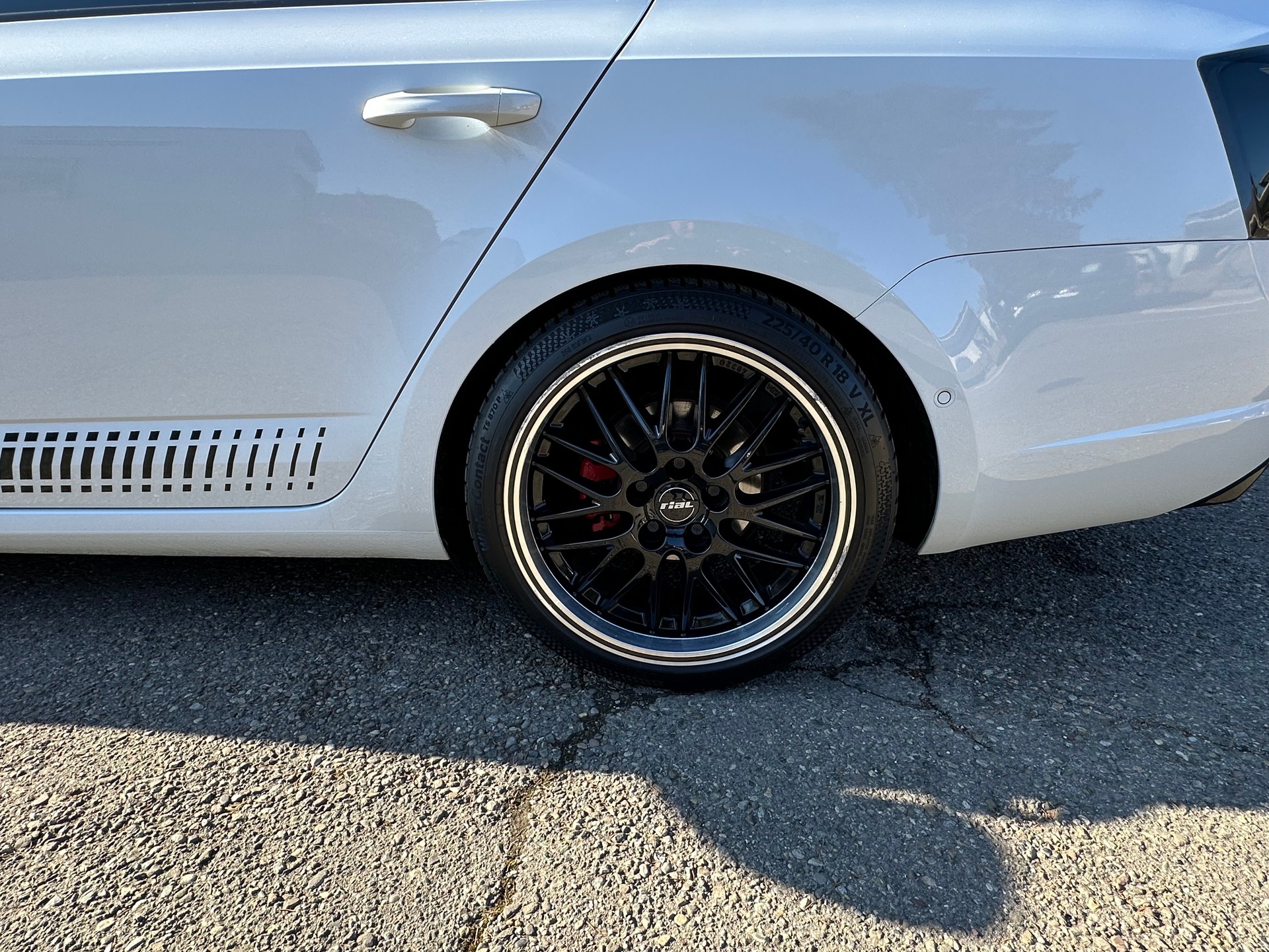 SKODA Octavia Combi 2.0 TSI RS 230 DSG-image-6