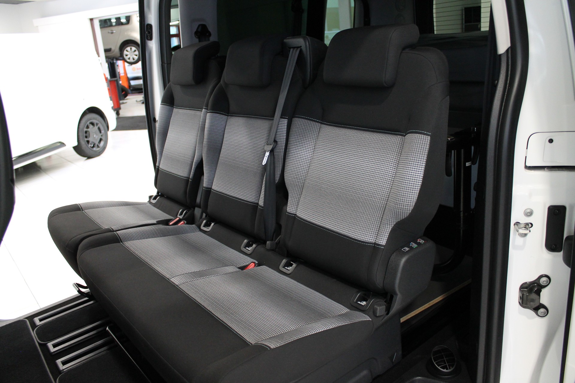 CITROEN Spacetourer Camper 2.0 BlueHDi Club XL EAT8-image-21