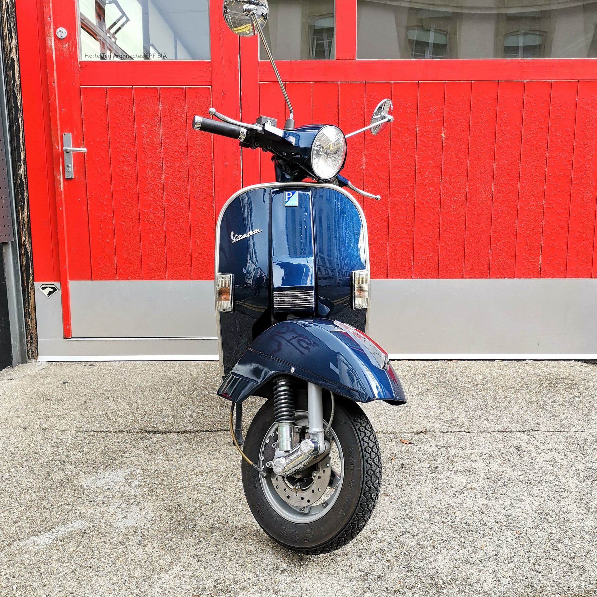 PIAGGIO Vespa PX 125 E Disc-showroom-element-1