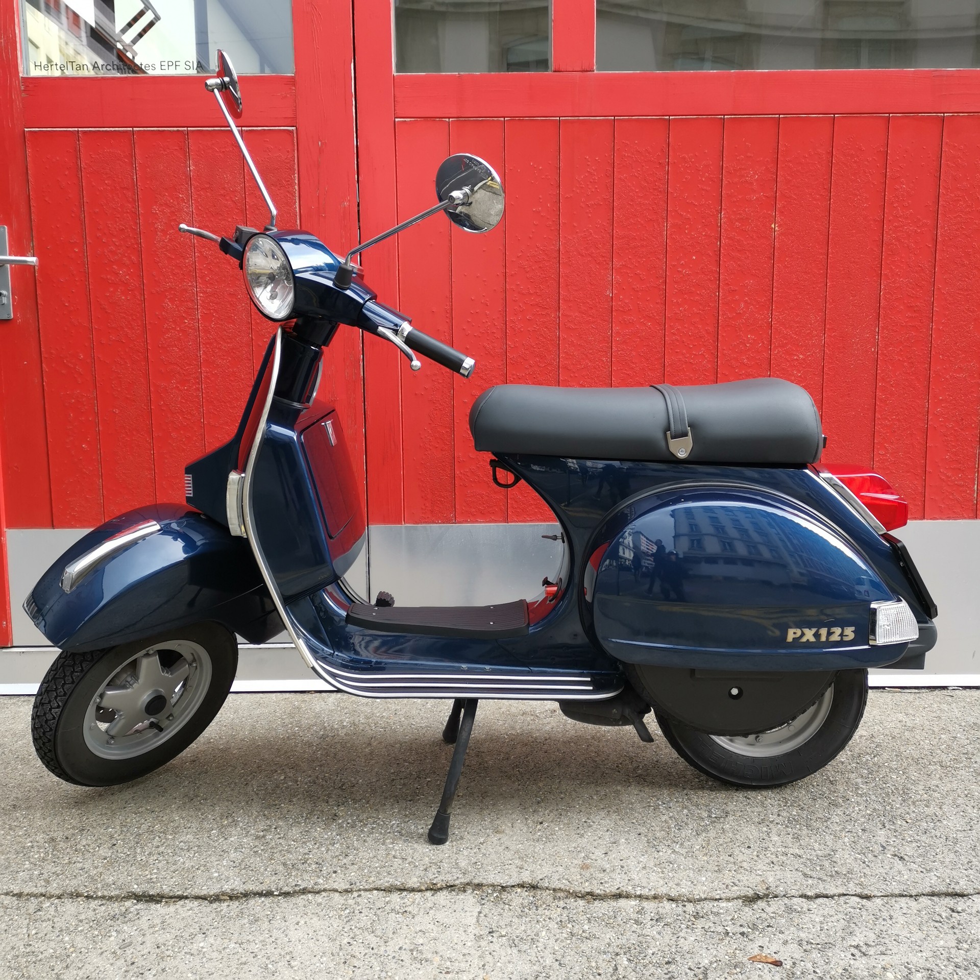 PIAGGIO Vespa PX 125 E Disc-showroom-element-2