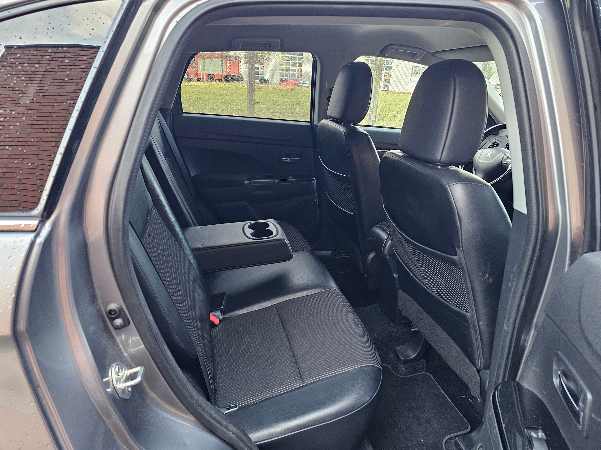 PEUGEOT 4008 1.6 HDi Allure 4WD-image-11
