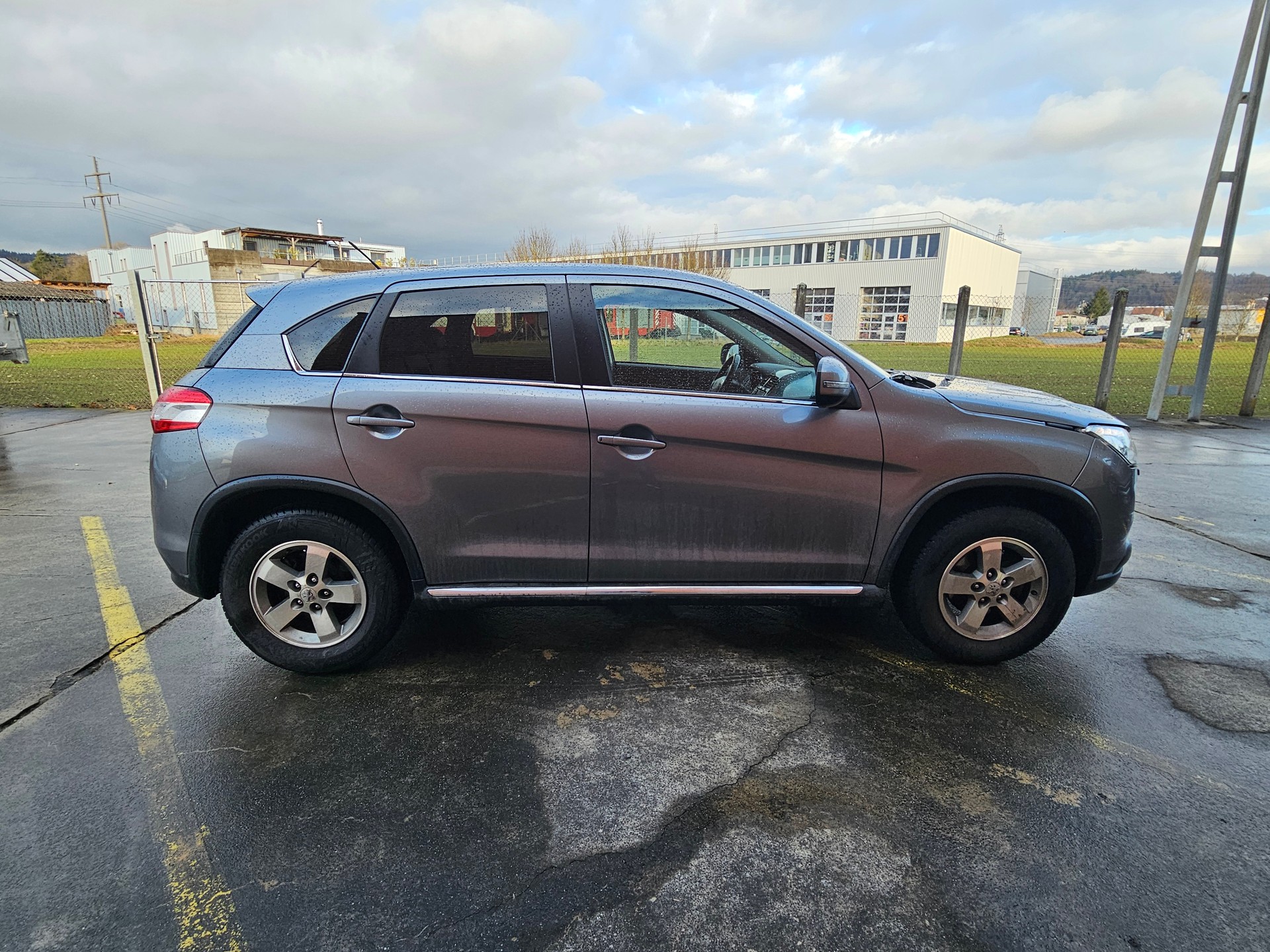 PEUGEOT 4008 1.6 HDi Allure 4WD-image-4