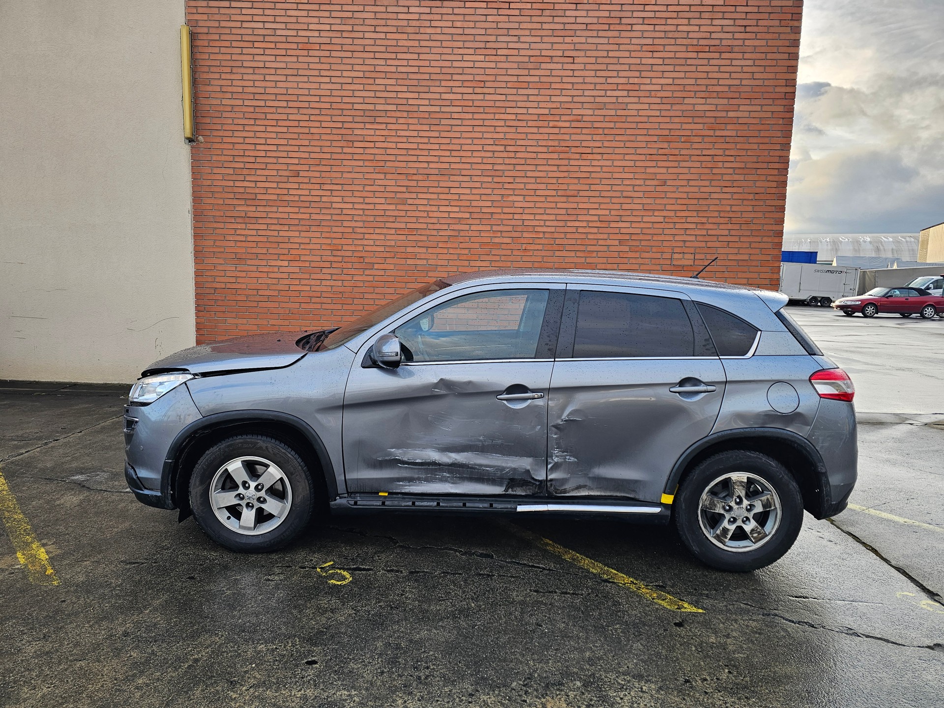 PEUGEOT 4008 1.6 HDi Allure 4WD-image-1