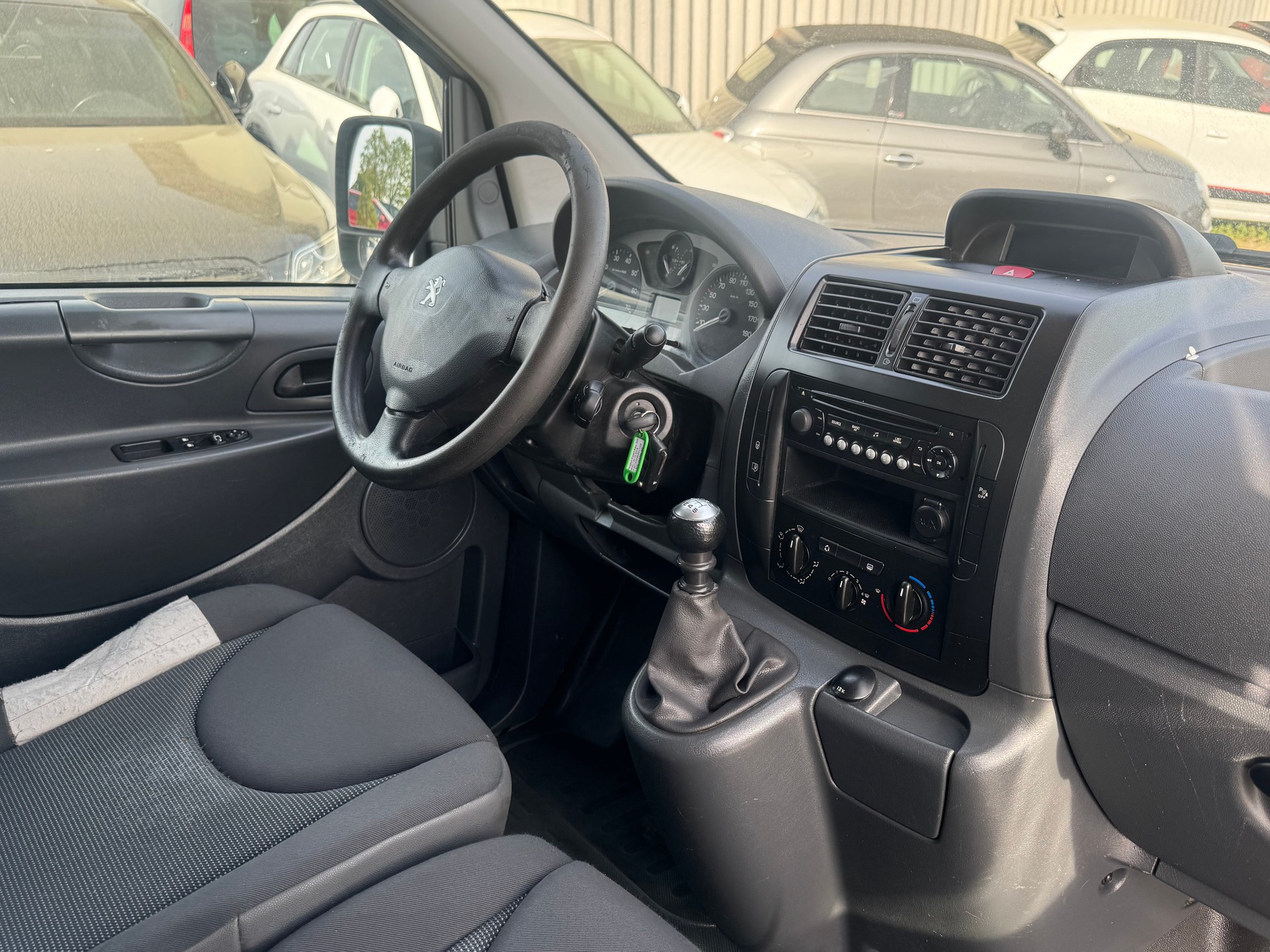 PEUGEOT Expert 2.0 HDi 229 L2H1-image-6
