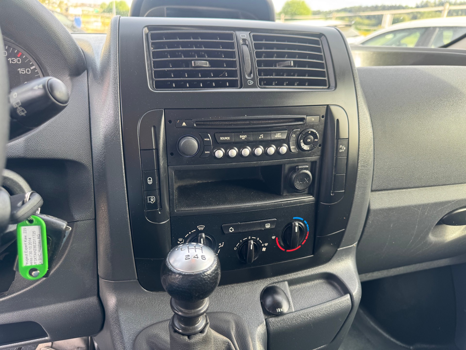 PEUGEOT Expert 2.0 HDi 229 L2H1-image-8