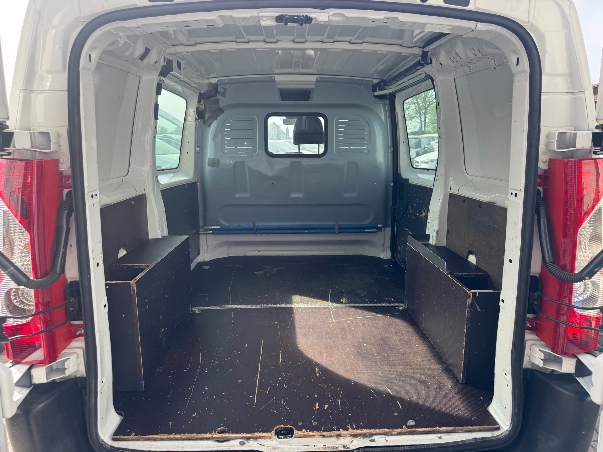 PEUGEOT Expert 2.0 HDi 229 L2H1-image-11
