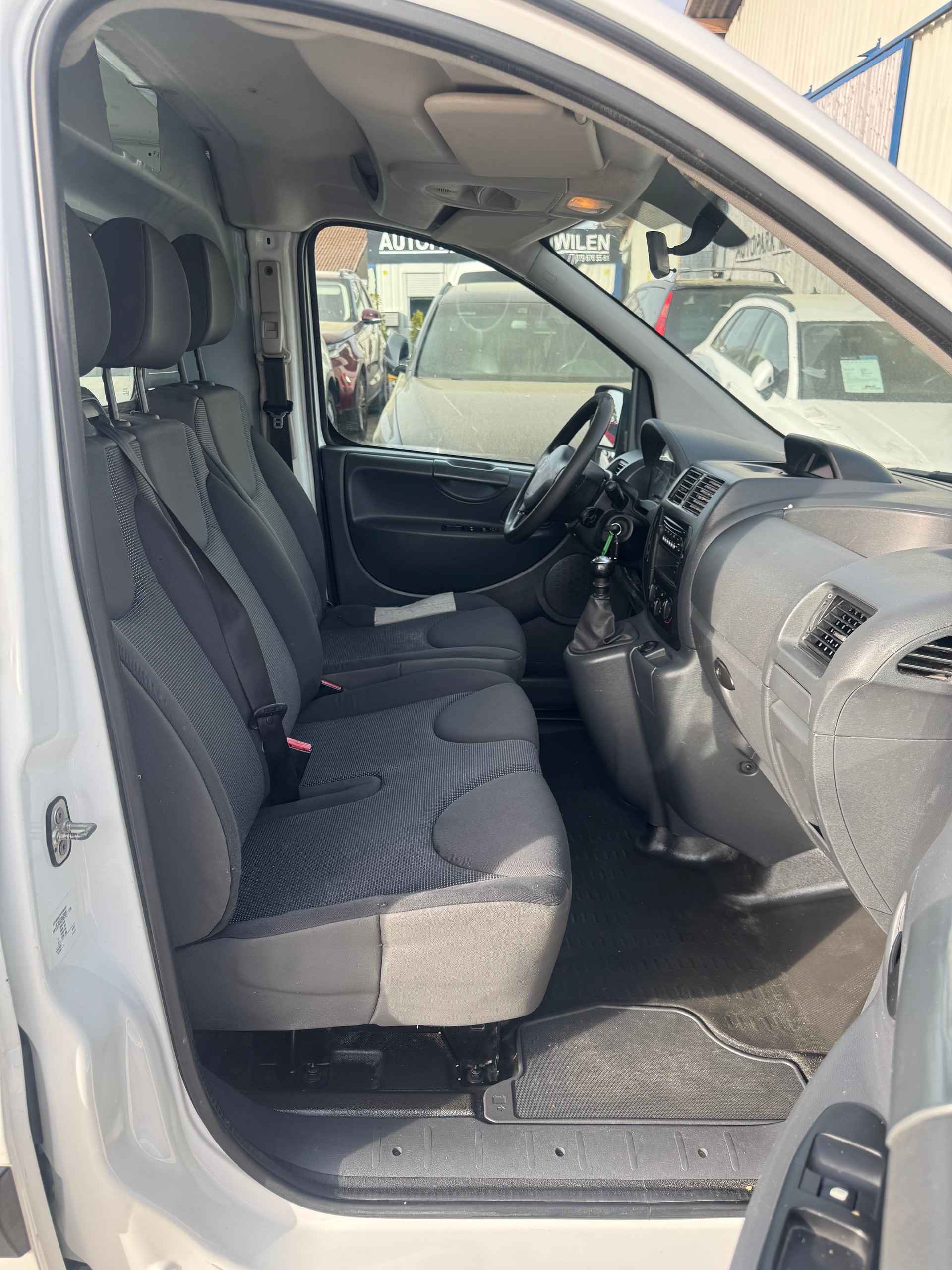 PEUGEOT Expert 2.0 HDi 229 L2H1-image-7