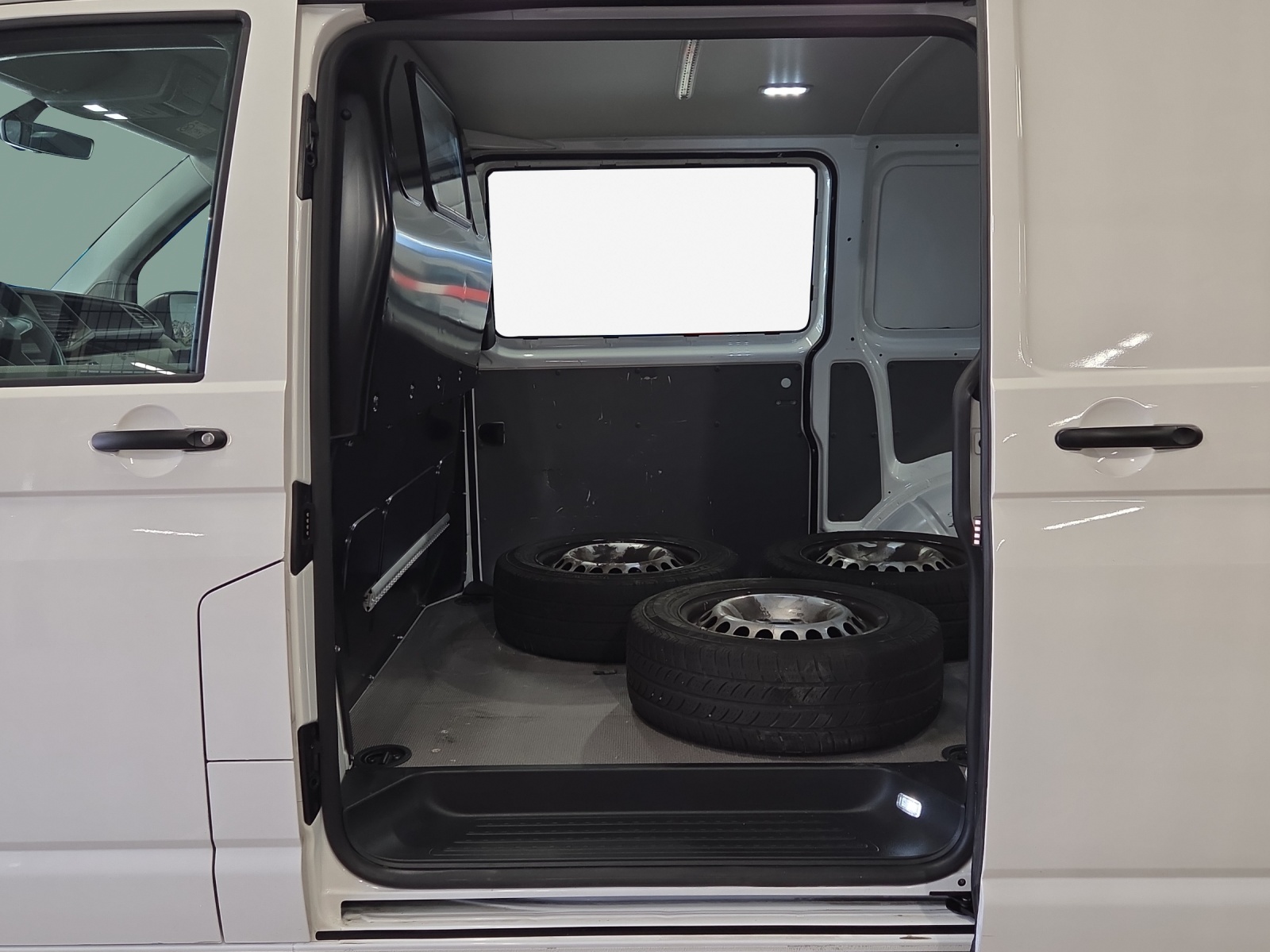 VW T6.1 2.0 TDI 4Motion-image-9