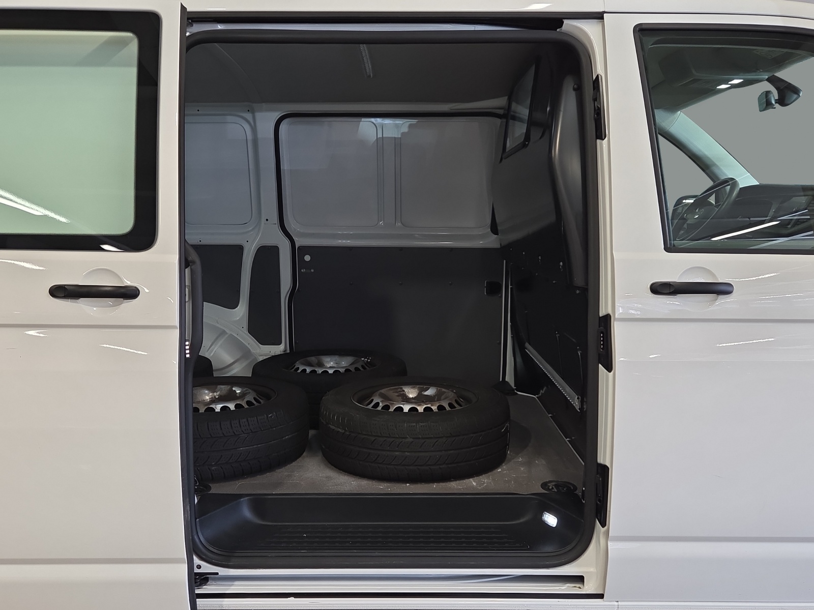 VW T6.1 2.0 TDI 4Motion-image-10