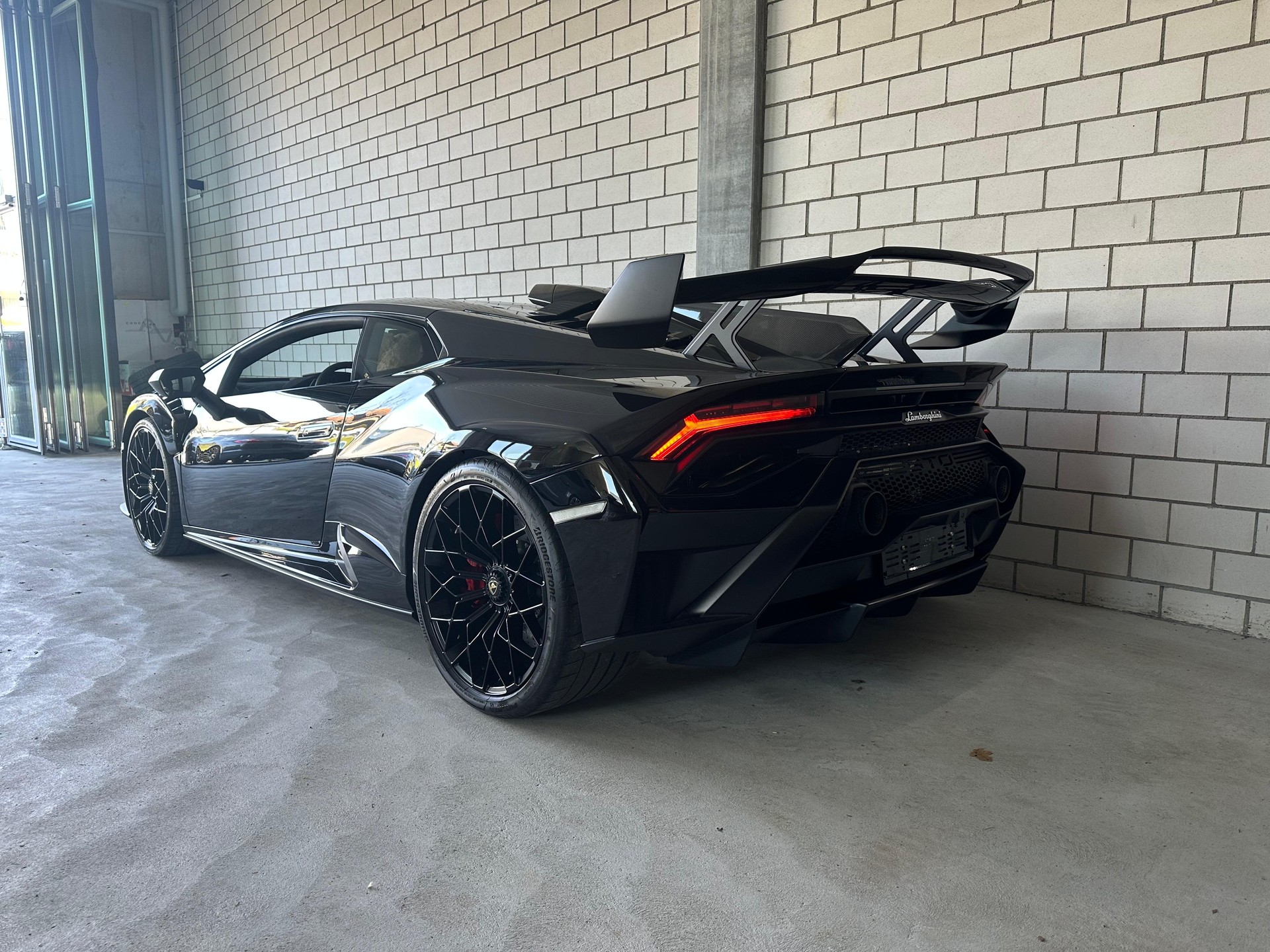 LAMBORGHINI Huracan STO Coupé DCT RWD (viel Carbon)-image-4