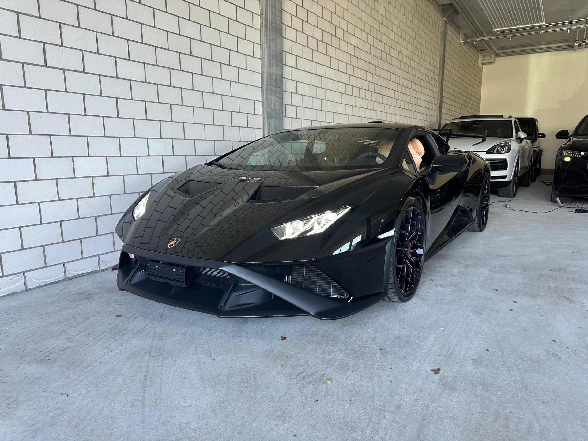 LAMBORGHINI Huracan STO Coupé DCT RWD (viel Carbon)-showroom-element-1