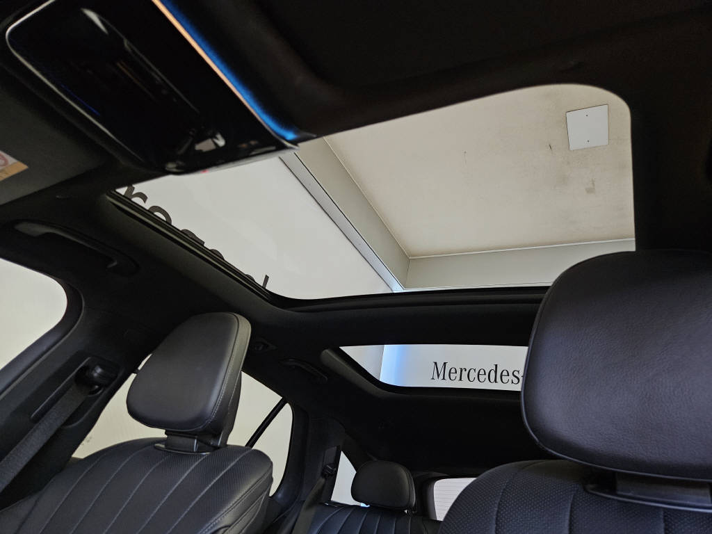 MERCEDES-BENZ E 200 4Matic AMG Line Kombi-image-4
