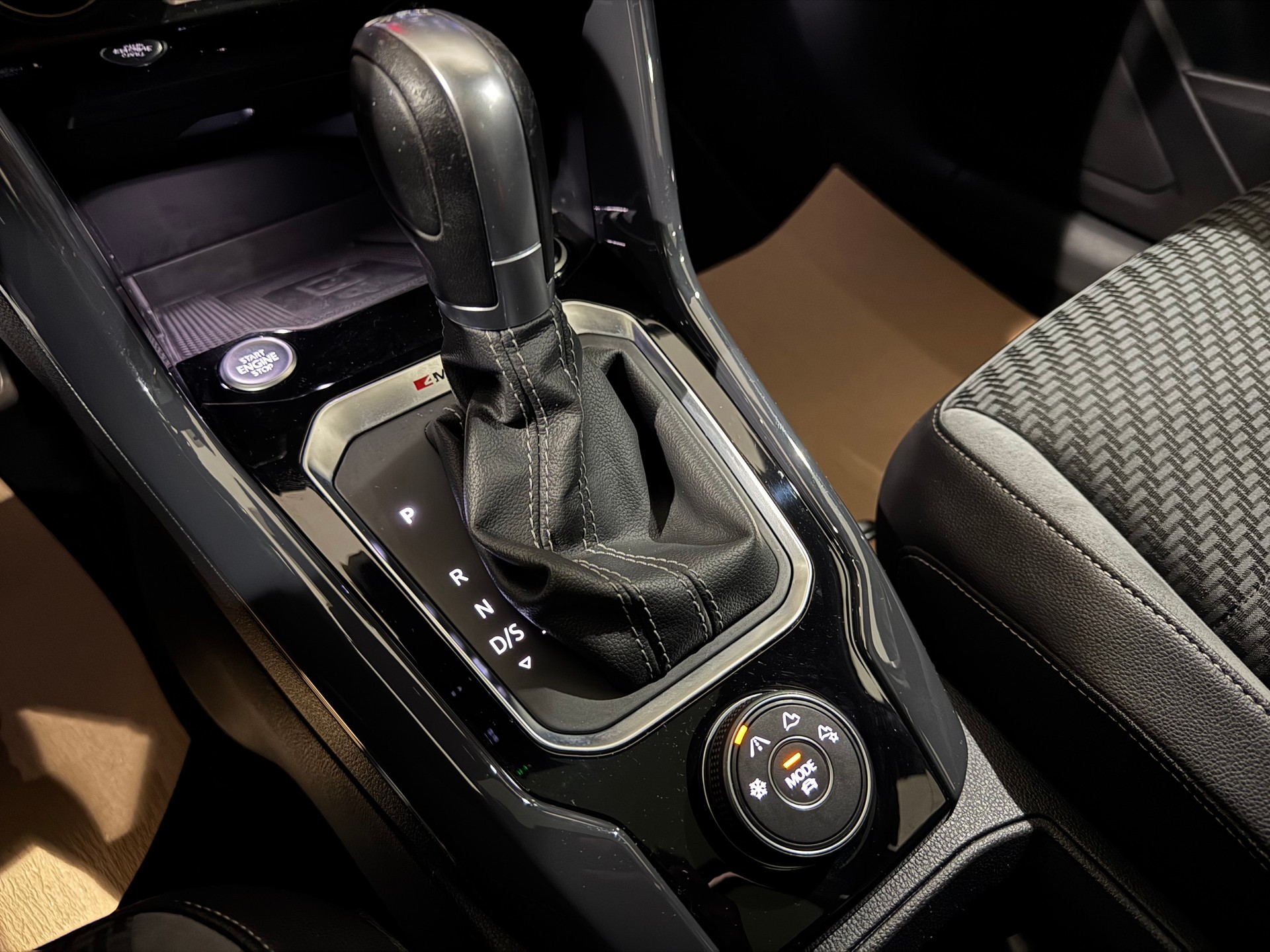 VW T-Roc 2.0 TSI R-Line Sport DSG 4Motion | 1.Hand | CH |-image-21