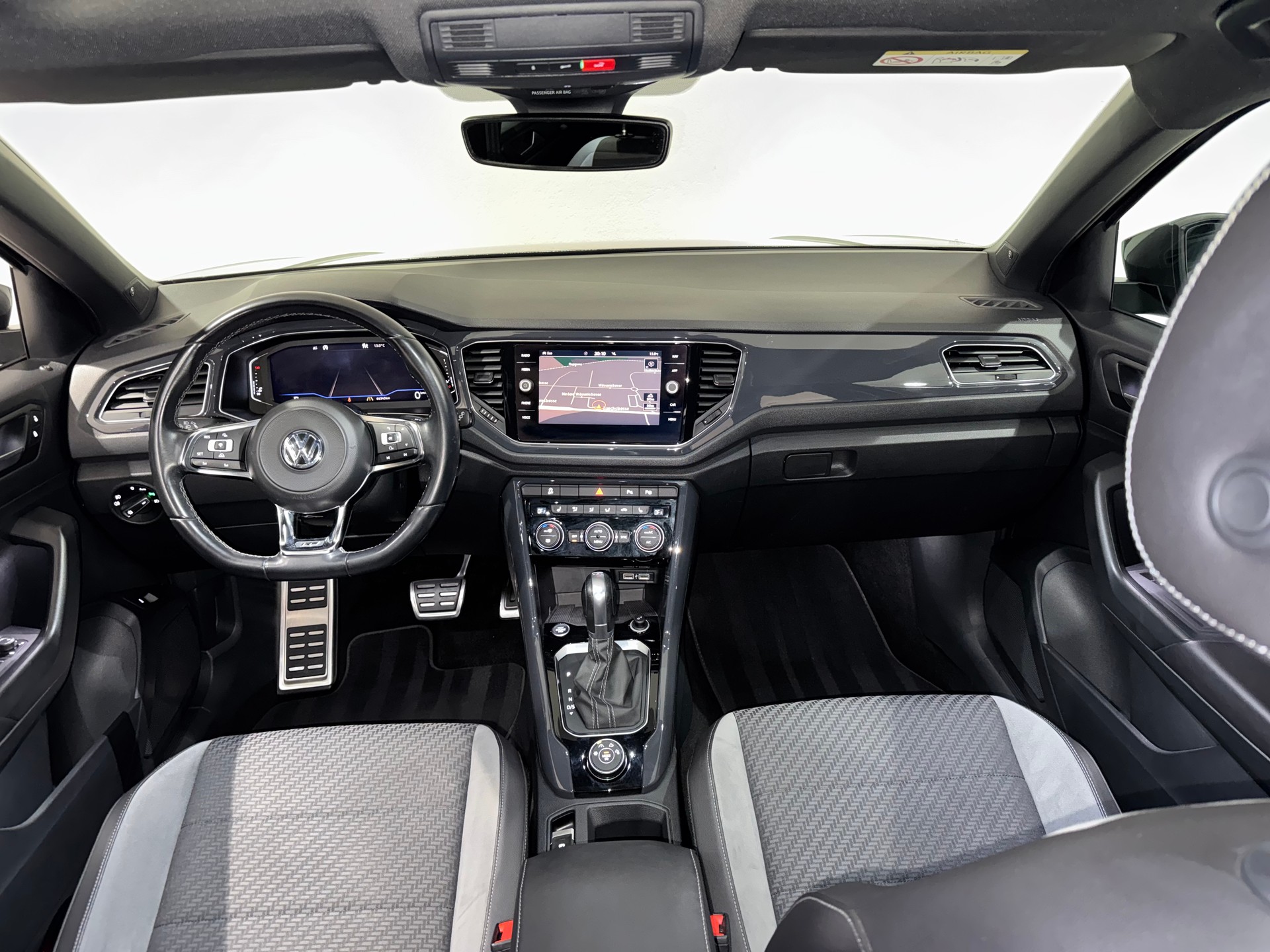 VW T-Roc 2.0 TSI R-Line Sport DSG 4Motion | 1.Hand | CH |-image-9