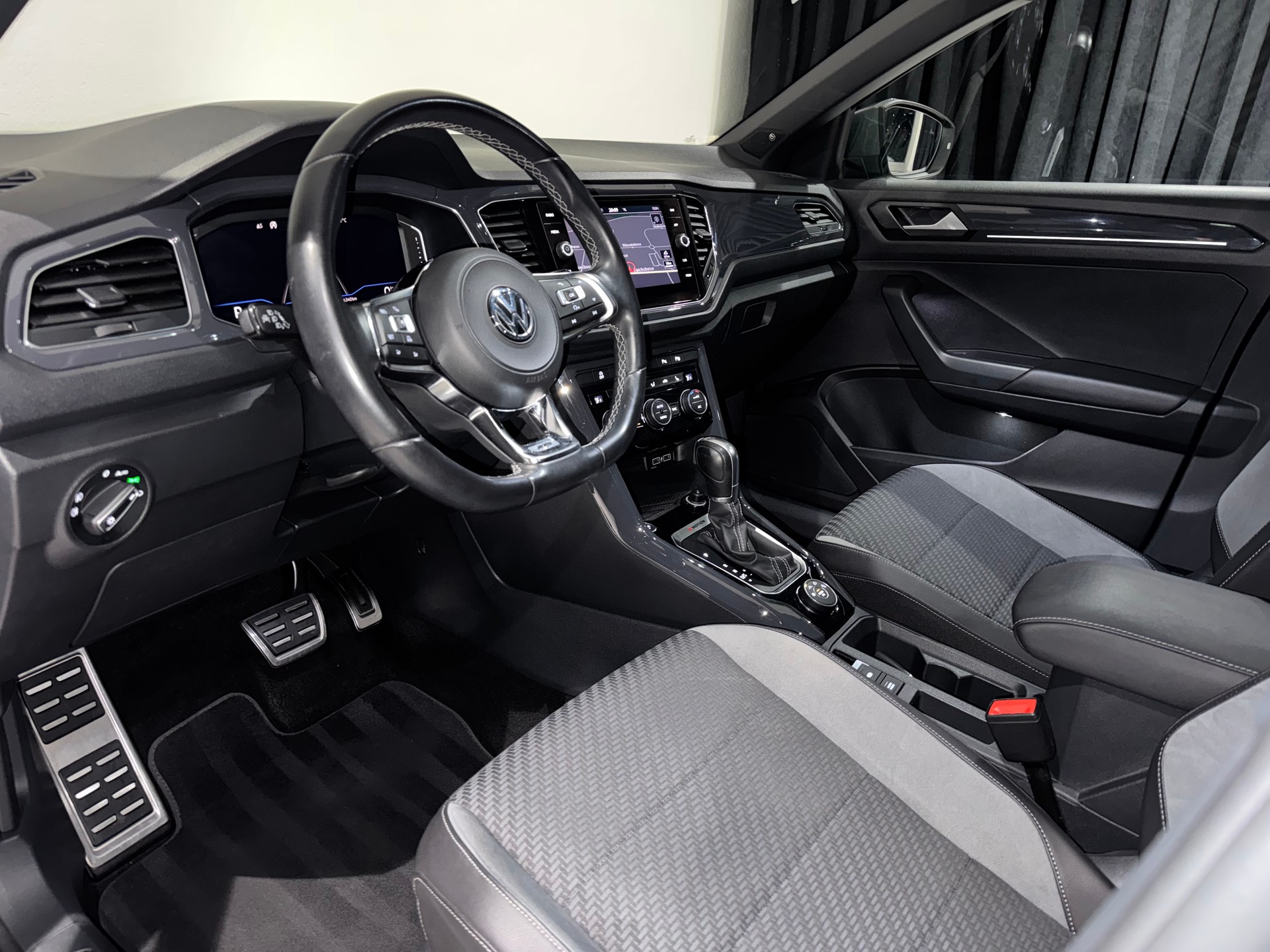 VW T-Roc 2.0 TSI R-Line Sport DSG 4Motion | 1.Hand | CH |-image-7