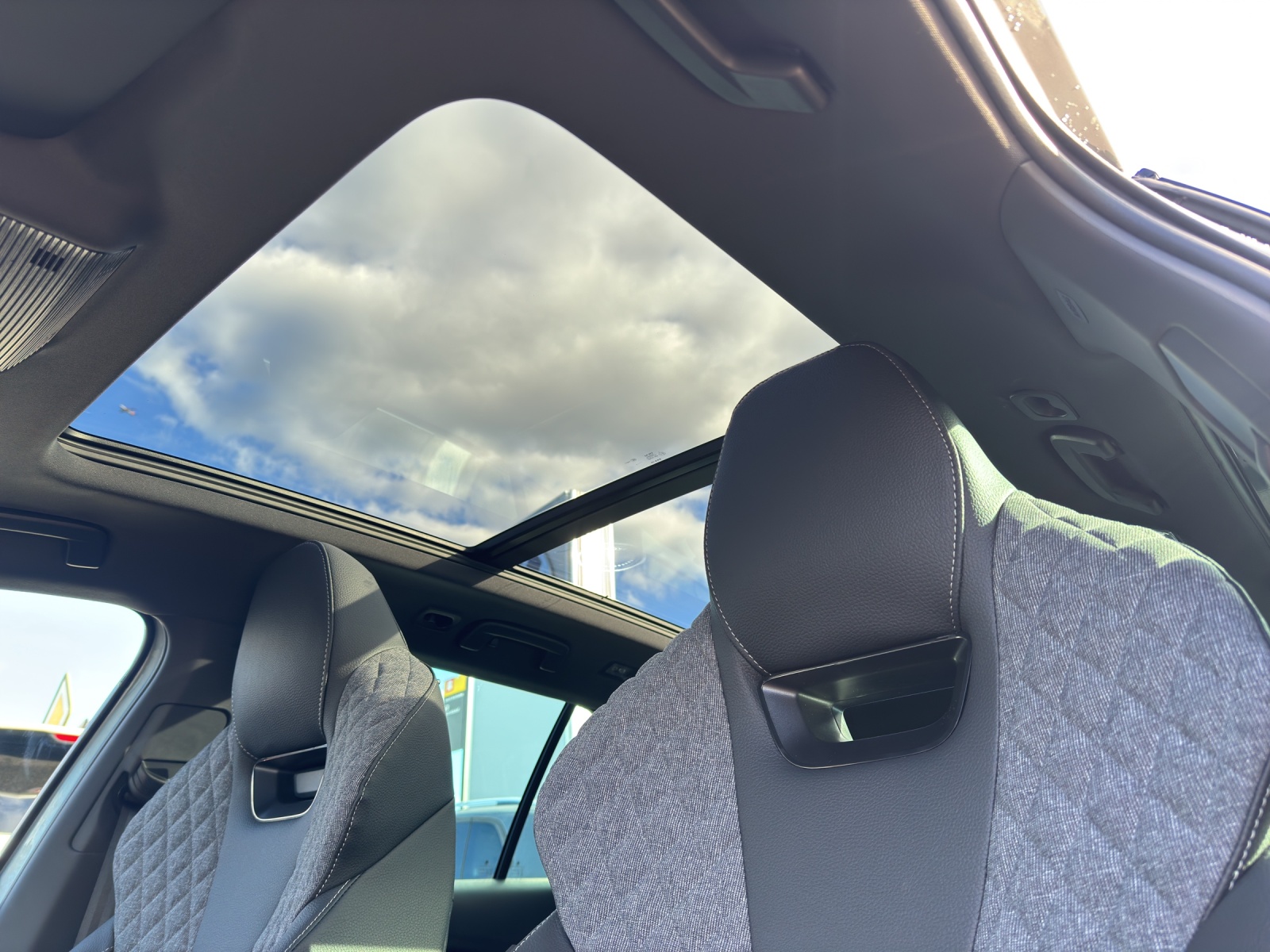 SKODA Octavia Combi 2.0 TSI DSG Dynamic 4x4-image-14