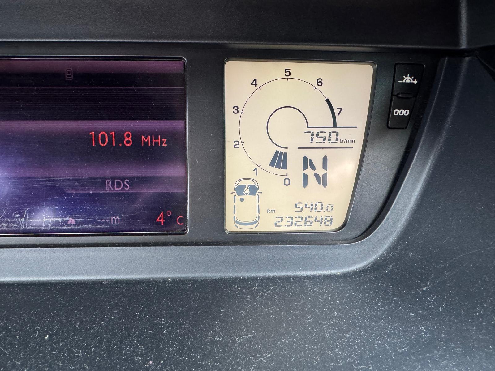 CITROEN C4 Picasso 1.6i 16V THP Exclusive+ Automatic-image-13