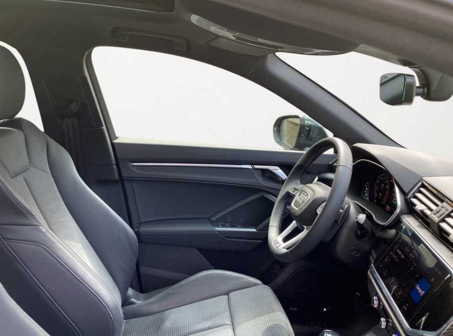 AUDI Q3 Sportback 45 TFSI S line quattro S-tronic-image-8
