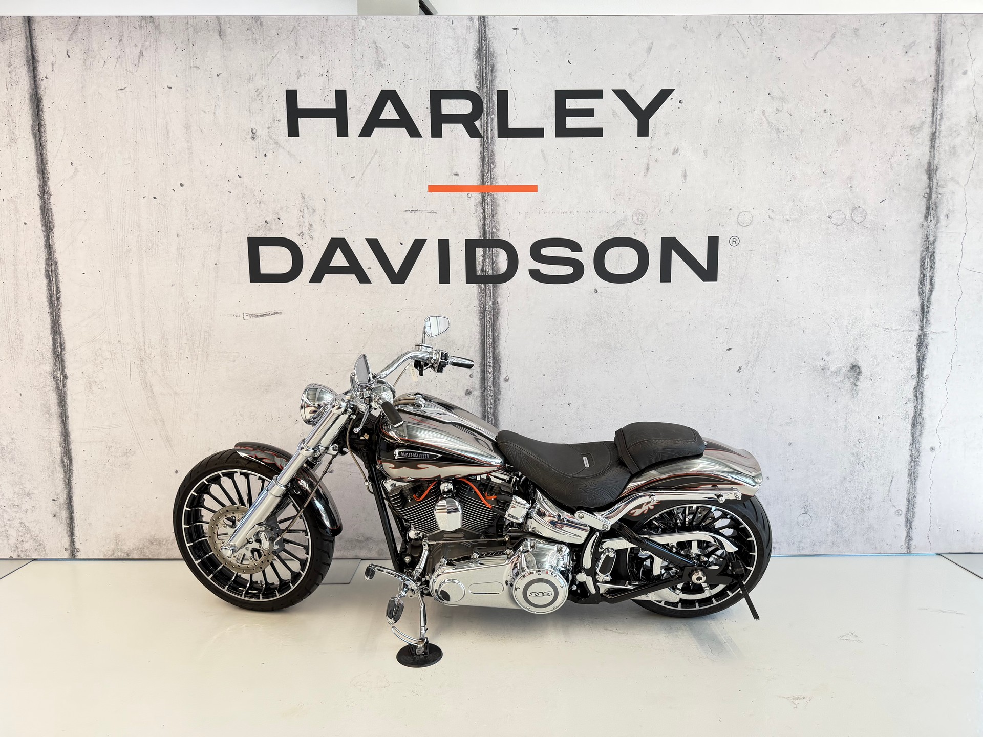 HARLEY-DAVIDSON FXSBSE Softail Breakout ABS CVO-showroom-element-3