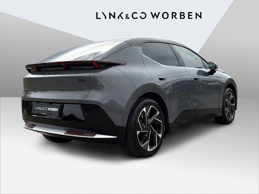 LYNK & CO 02-showroom-element-2