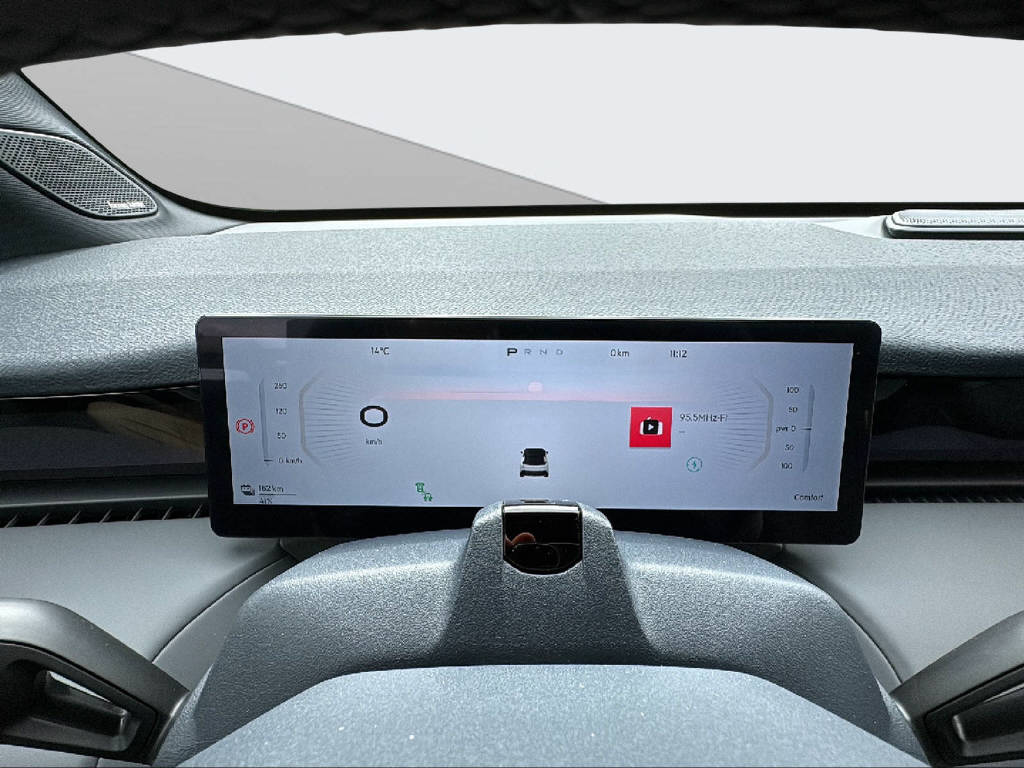 LYNK & CO 02-image-11