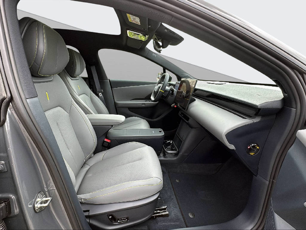 LYNK & CO 02-image-16