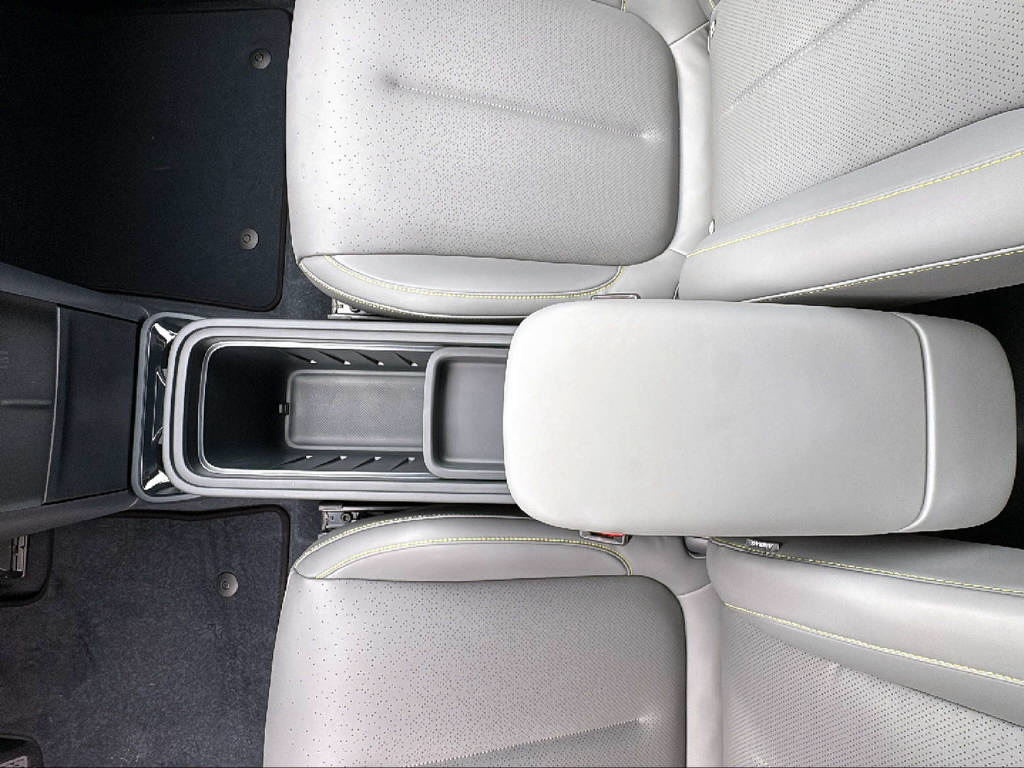 LYNK & CO 02-image-21