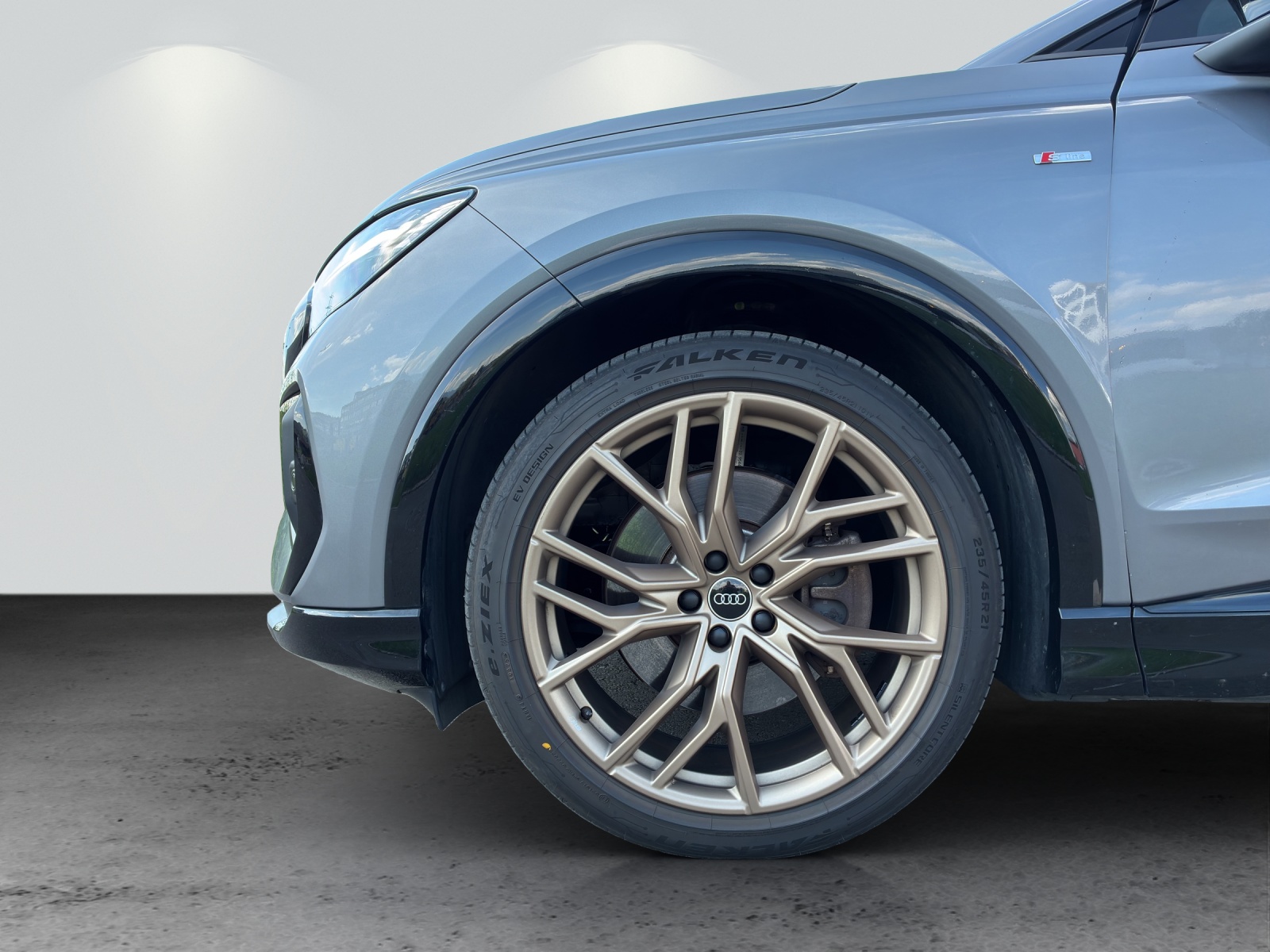 AUDI Q4 e-tron 50 quattro-image-10
