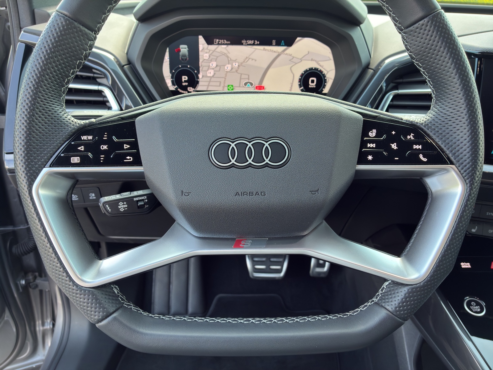AUDI Q4 e-tron 50 quattro-image-12