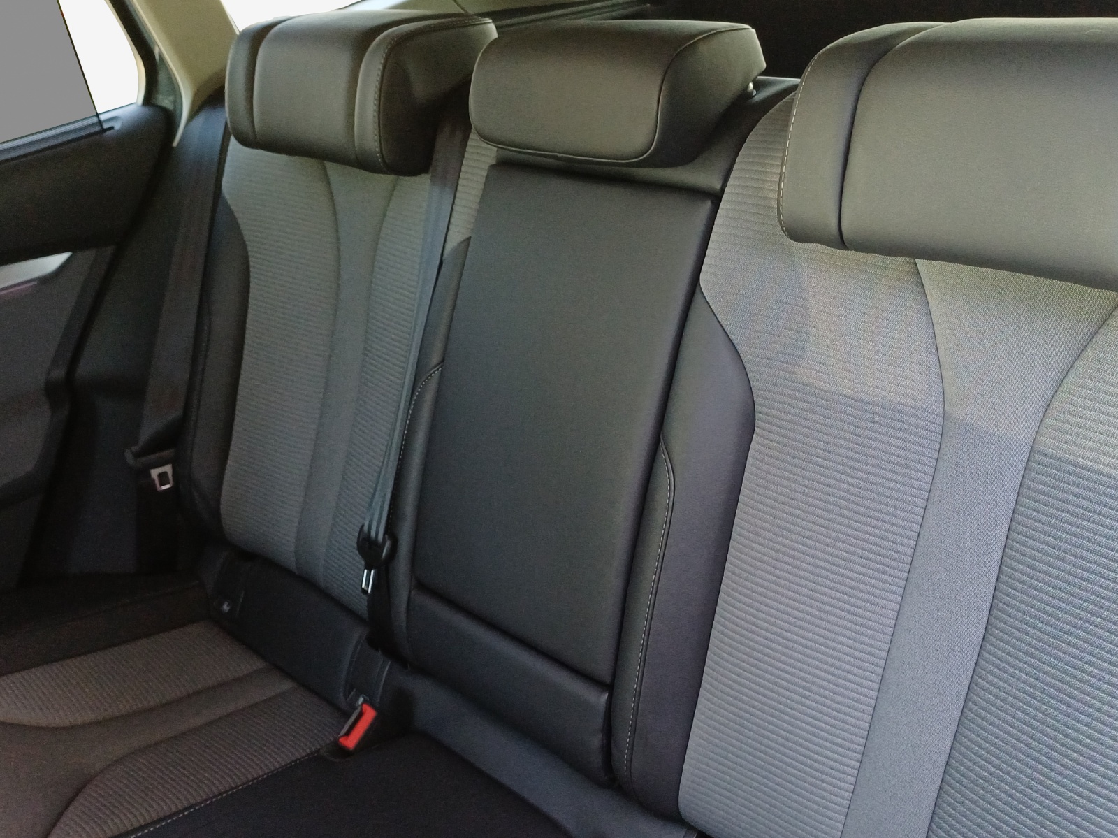 SKODA Enyaq iV 80-image-12