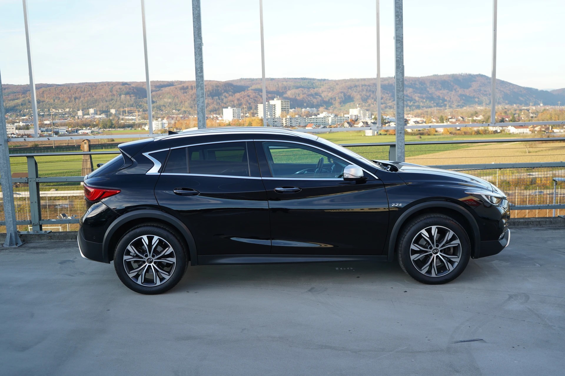 INFINITI Q30 2.2d PREMIUM CITY BLACK AWD DCT l 170 PS-image-5