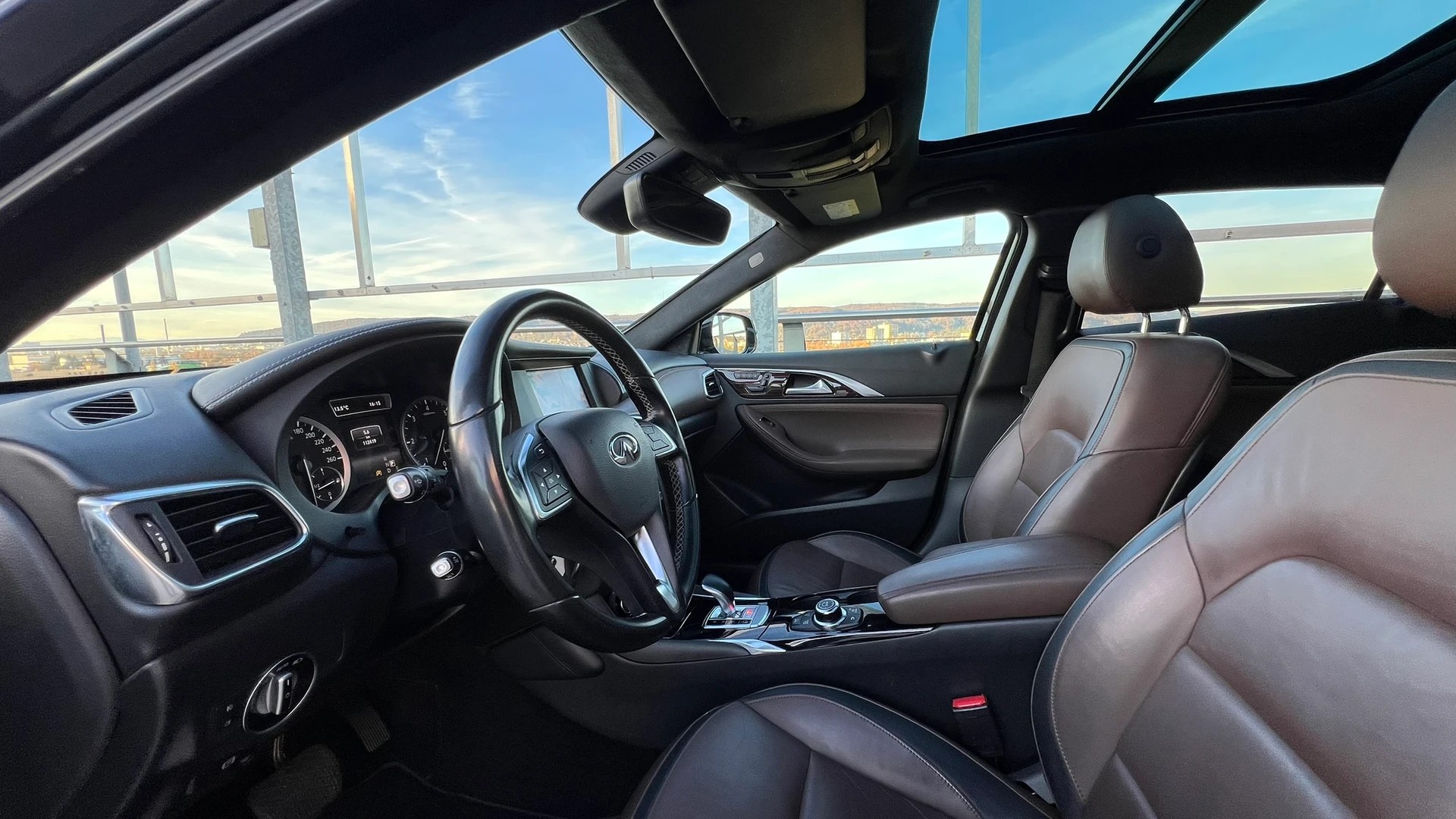 INFINITI Q30 2.2d PREMIUM CITY BLACK AWD DCT l 170 PS-image-23