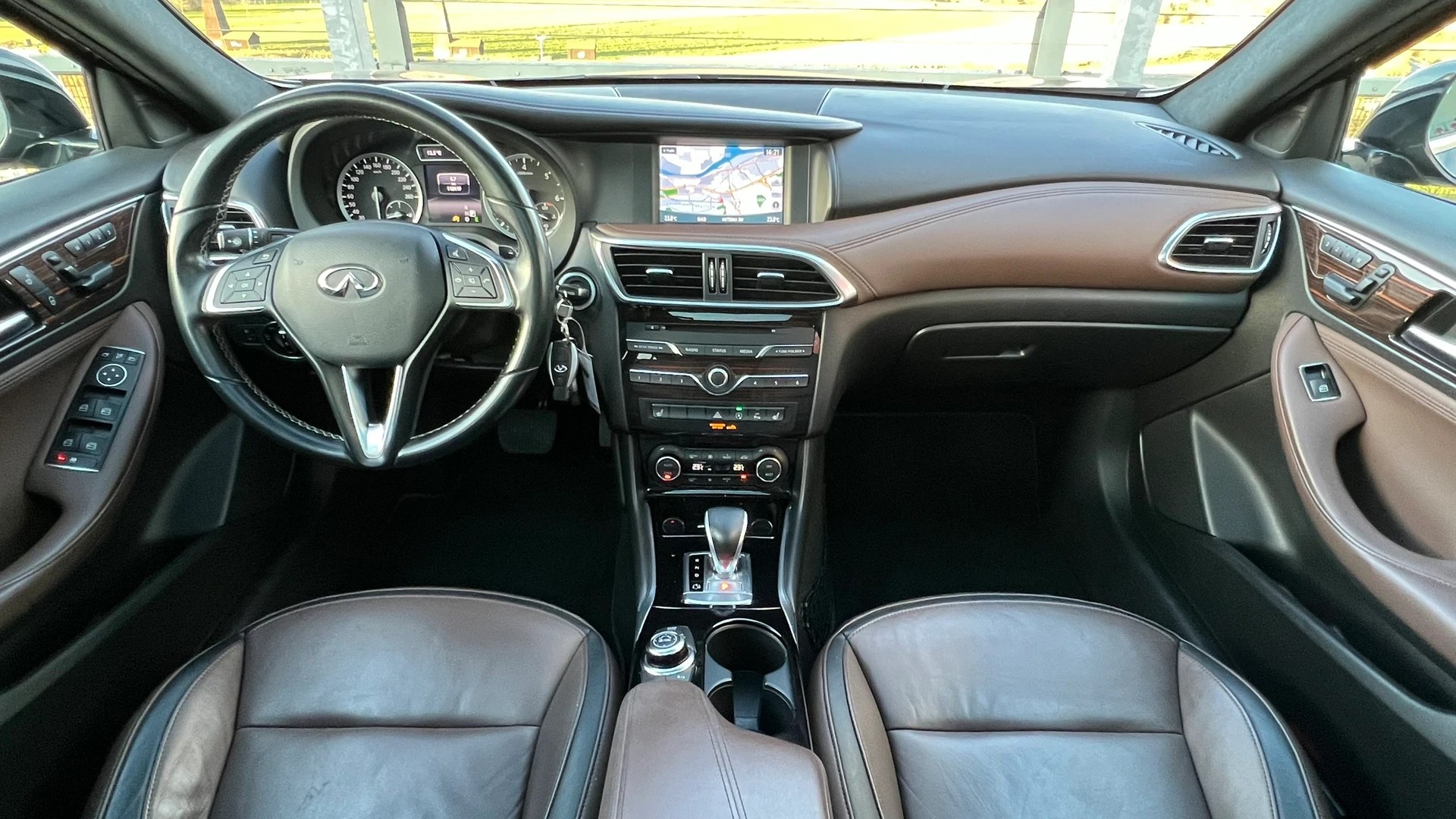 INFINITI Q30 2.2d PREMIUM CITY BLACK AWD DCT l 170 PS-image-18