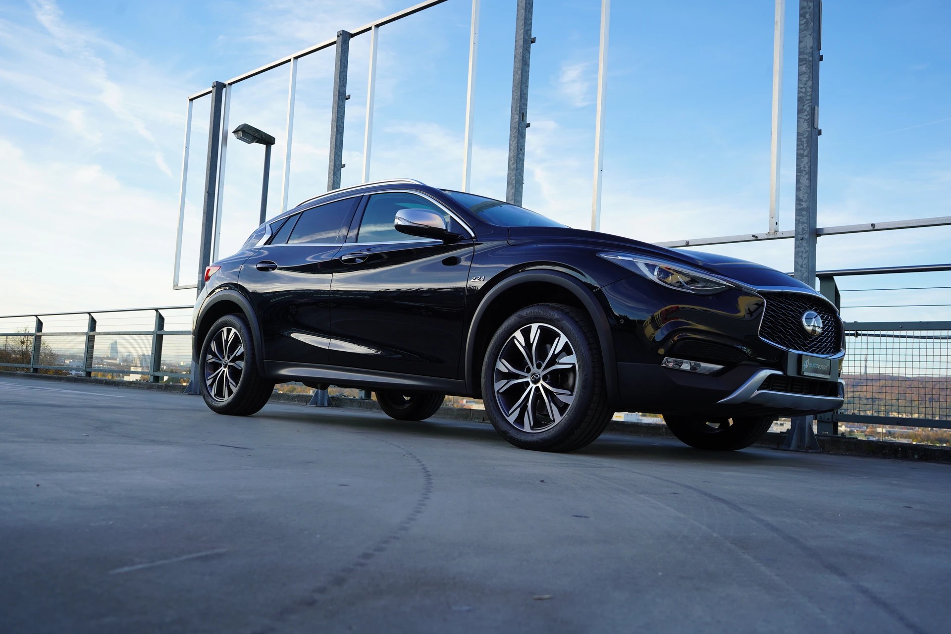 INFINITI Q30 2.2d PREMIUM CITY BLACK AWD DCT l 170 PS-image-6